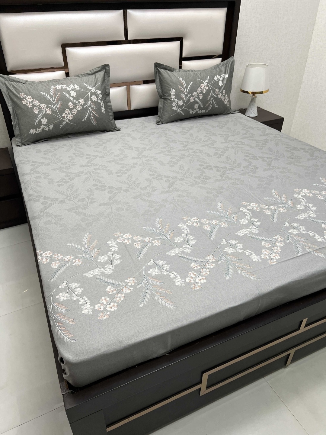 

Pure Decor Grey & White Floral King Pure Cotton 500 TC Bedsheet Set 2.74 m x 2.74 m