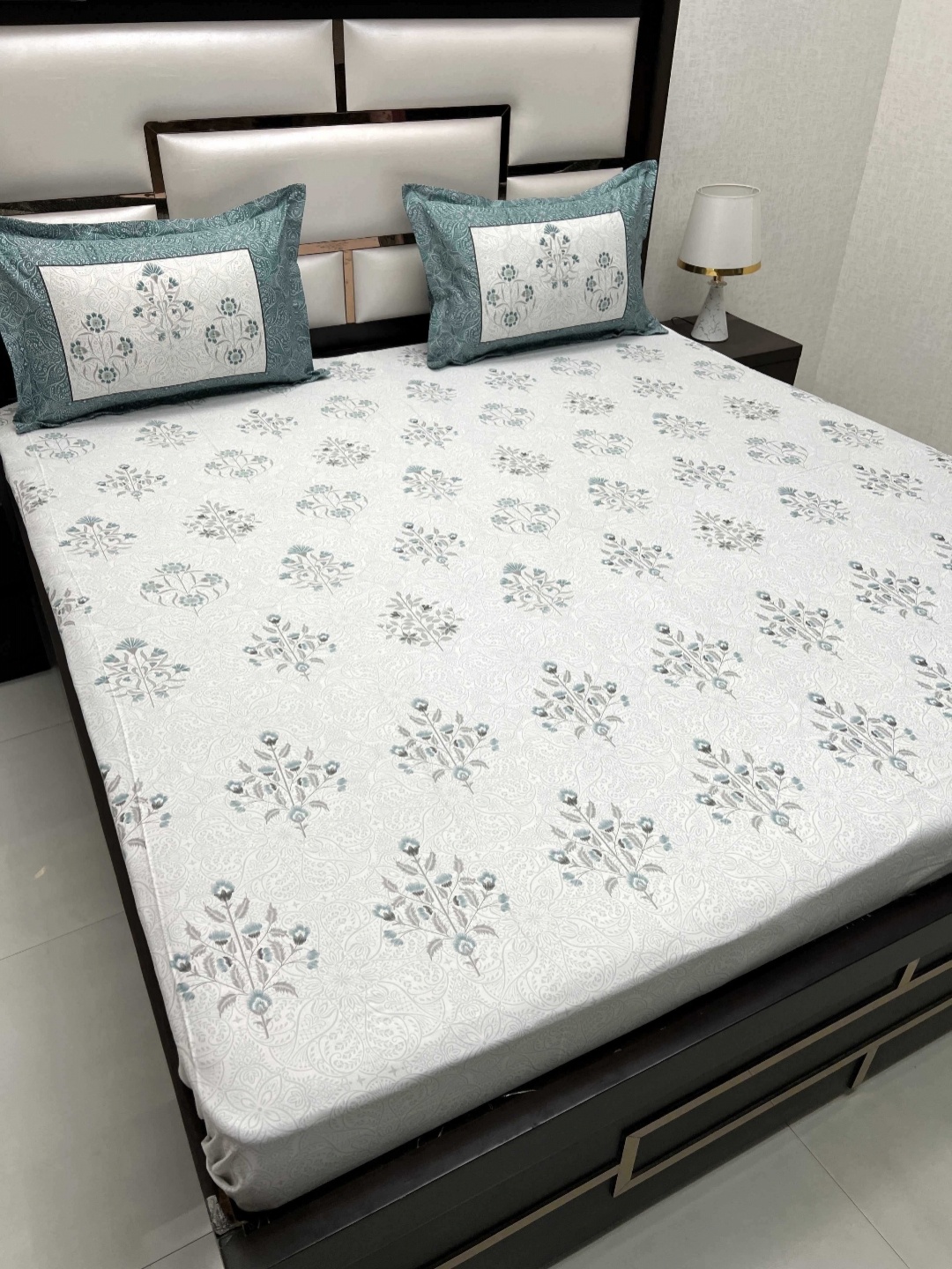 

Pure Decor Royal Majestic Green Floral Pure Cotton 400 TC King Bedsheet Set-2.75m x 2.74 m