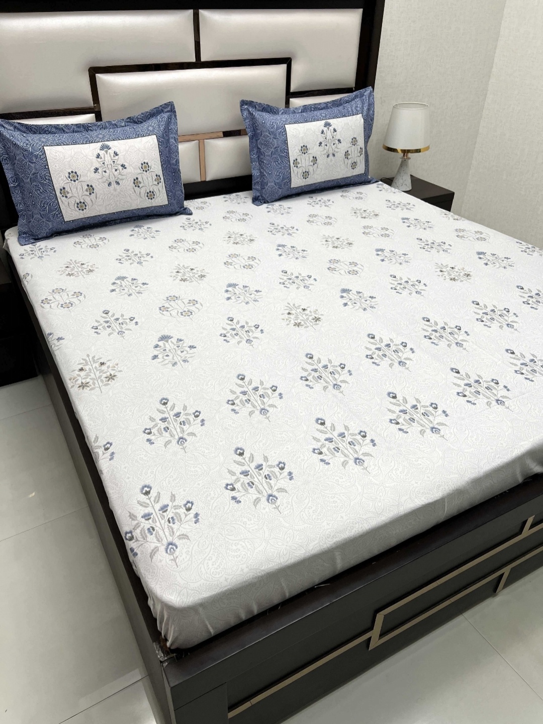 

Pure Decor Off White & Blue Floral Pure Cotton 260 TC King Bedsheet Set 2.72 m x 2.73 m