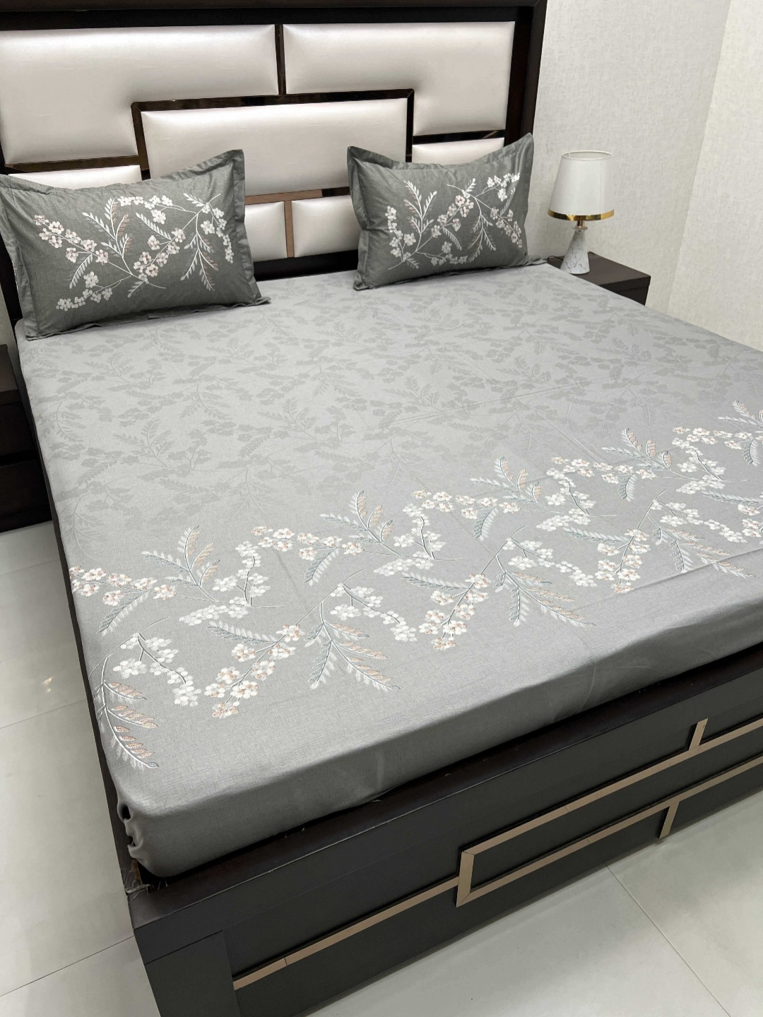 

Pure Decor Grey Floral Pure Cotton 350 TC King Bedsheet Set 2.74 m x 2.73 m