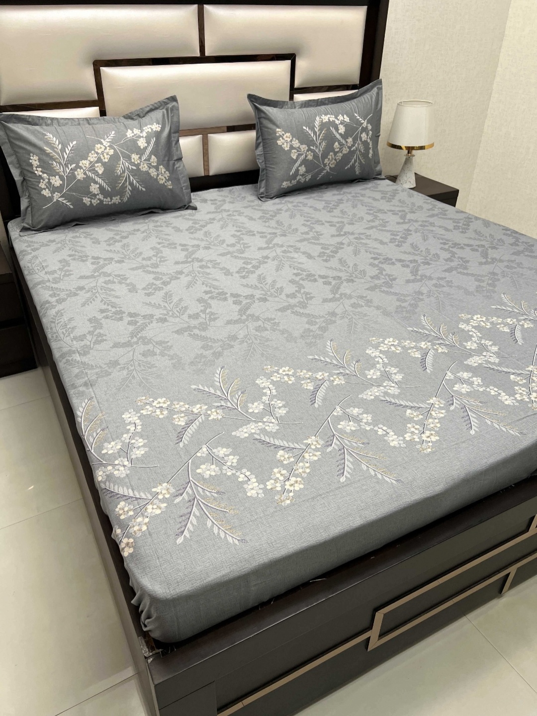 

Pure Decor Grey Floral Pure Cotton 330 TC King Bedsheet Set 2.72 m x 2.74 m