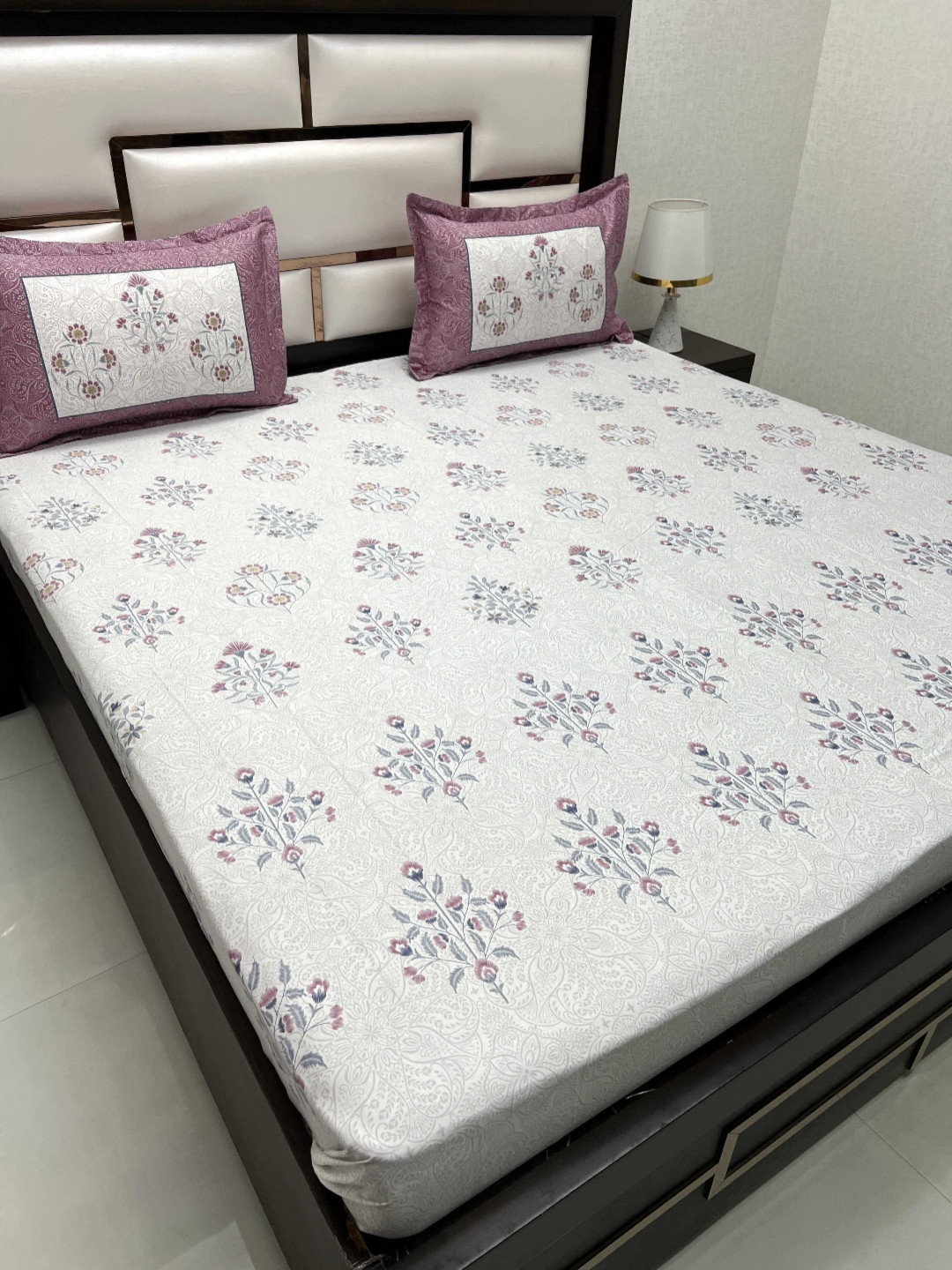 

Pure Decor Off White & Purple Floral Pure Cotton 240 TC King Bedsheet Set 2.75 m x 2.75 m
