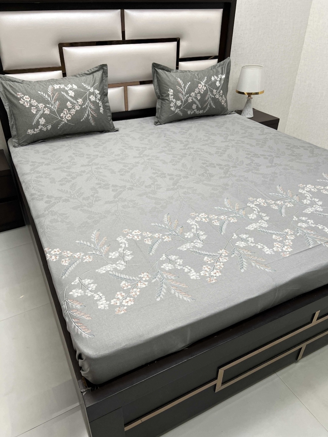 

Pure Decor Royal Majestic Grey Floral 300 TC Pure Cotton King Bedsheet Set 2.73 m x 2.73 m