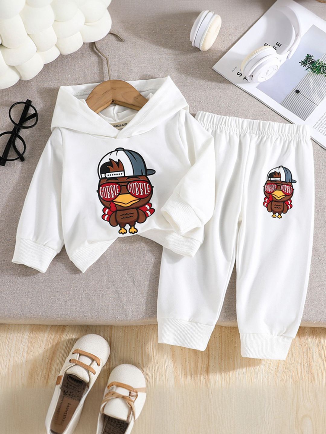 

INCLUD Boys Hooded Printed Sweatshirt with Joggers, White