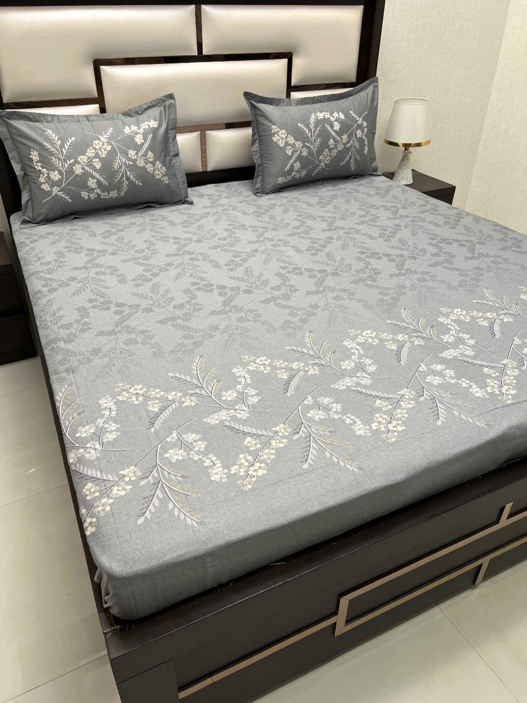 

Pure Decor Grey Floral Printed Pure Cotton King Bedsheet Set 2.75 m x 2.73 m