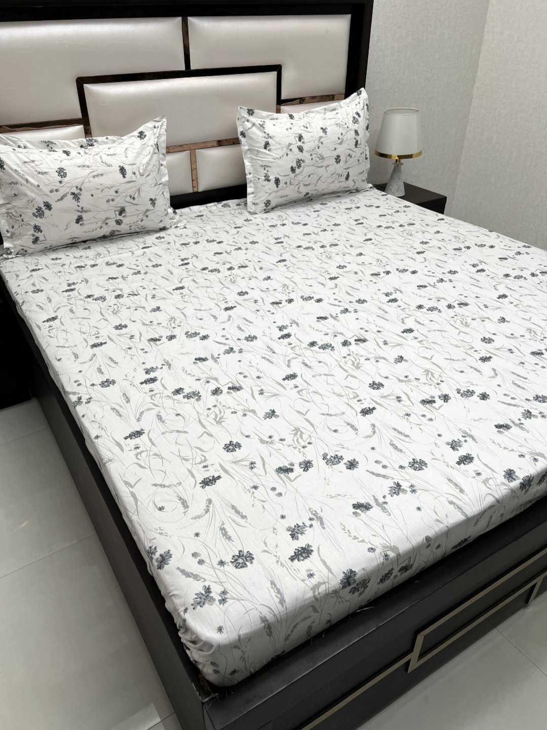 

Pure Decor White & Grey Floral Pure Cotton 600 TC King Bedsheet Set 2.75 m x 2.72 m