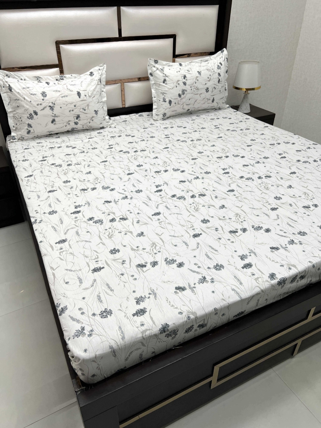 

Pure Decor Mansion White Floral 300 TC Pure Cotton King Bedsheet Set 2.73 m x 2.73 m