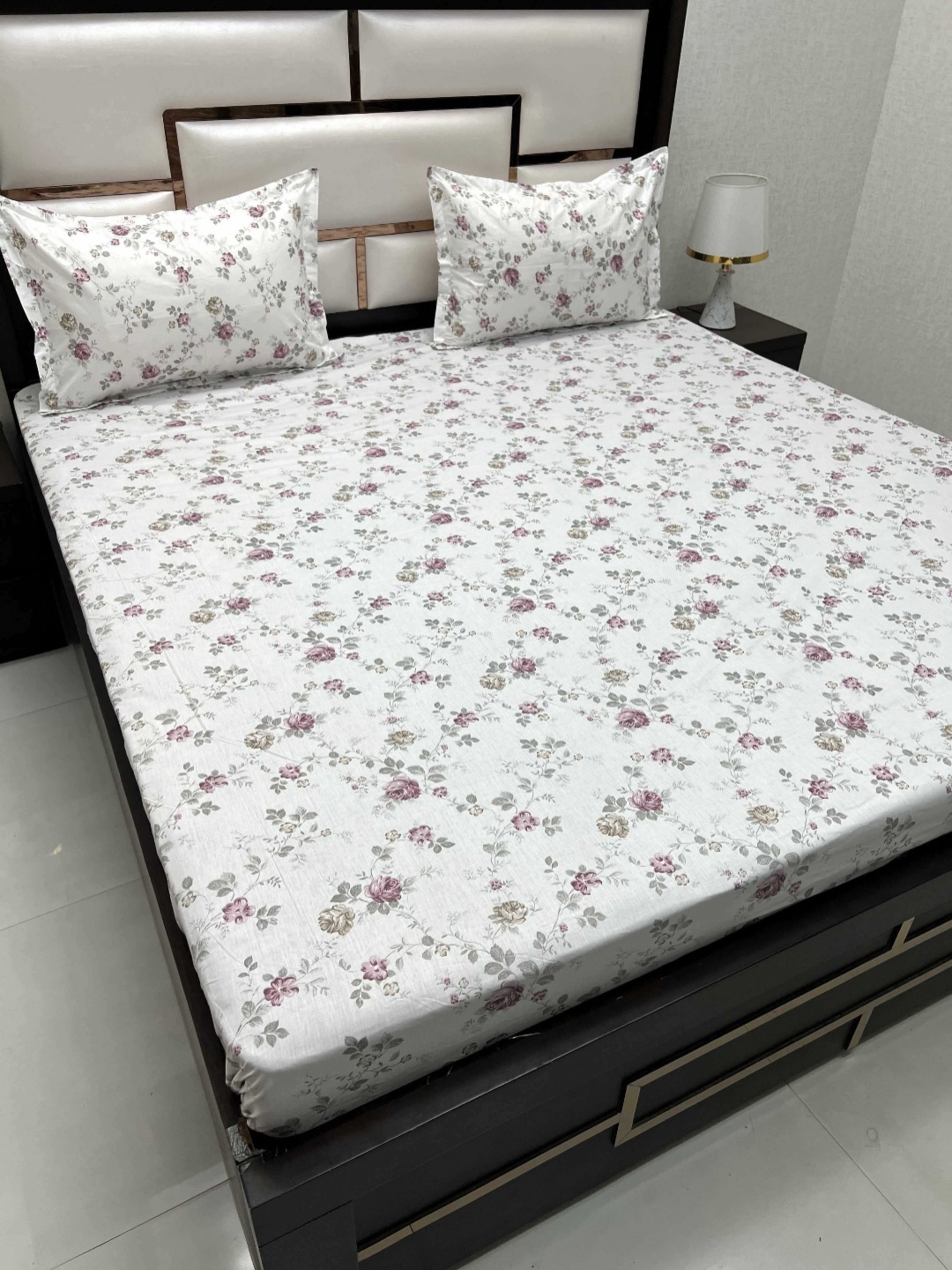 

Pure Decor Mansion White Floral Printed Pure Cotton 380TC King Bedsheet Set 2.75 x 2.73 m