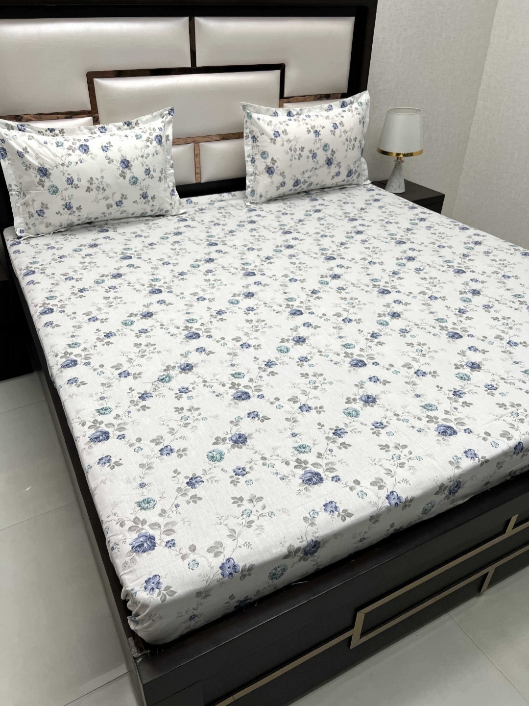 

Pure Decor Mansion White Floral Printed Pure Cotton 300TC King Bedsheet Set 2.73 x 2.73 m