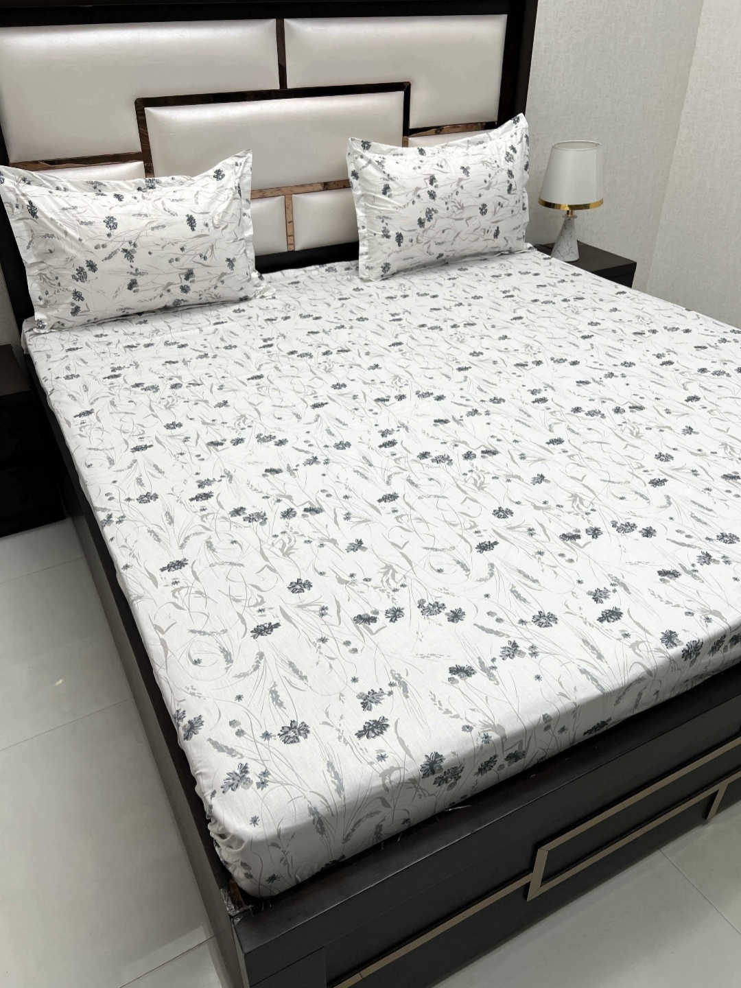 

Pure Decor White & Grey Floral Pure Cotton 250 TC King Bedsheet Set 2.72 m x 2.72 m