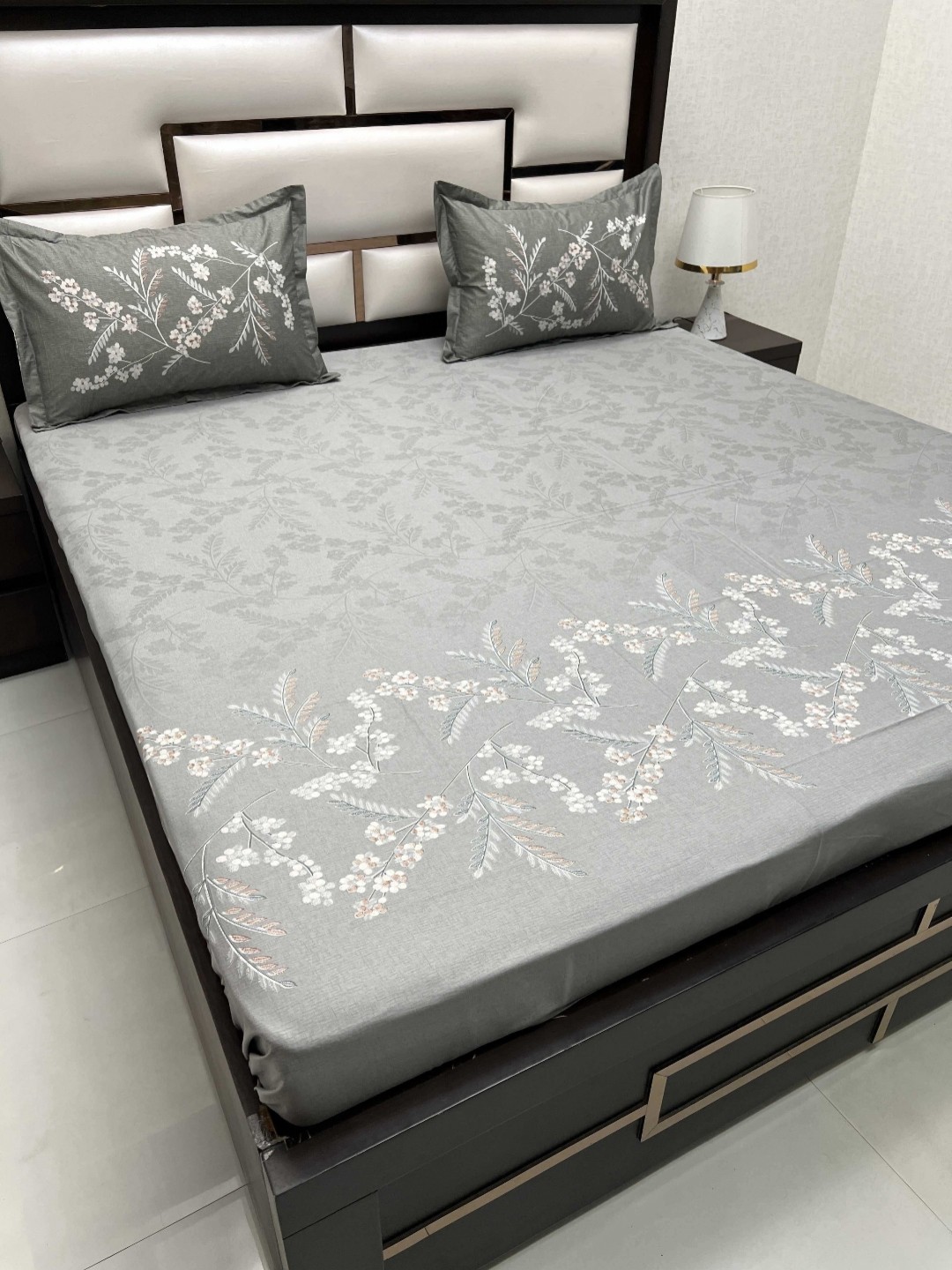 

Pure Decor Grey & Beige Floral Pure Cotton 260 TC King Bedsheet Set 2.72 m x 2.73 m