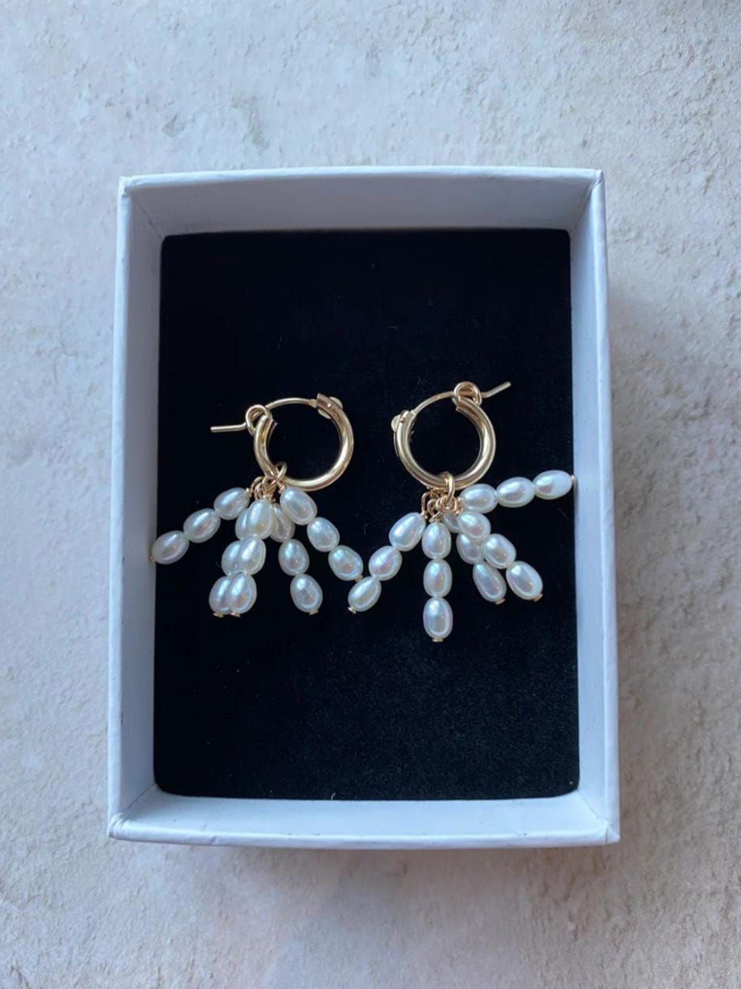 

YU FASHIONS Geometric Drop Earrings, White