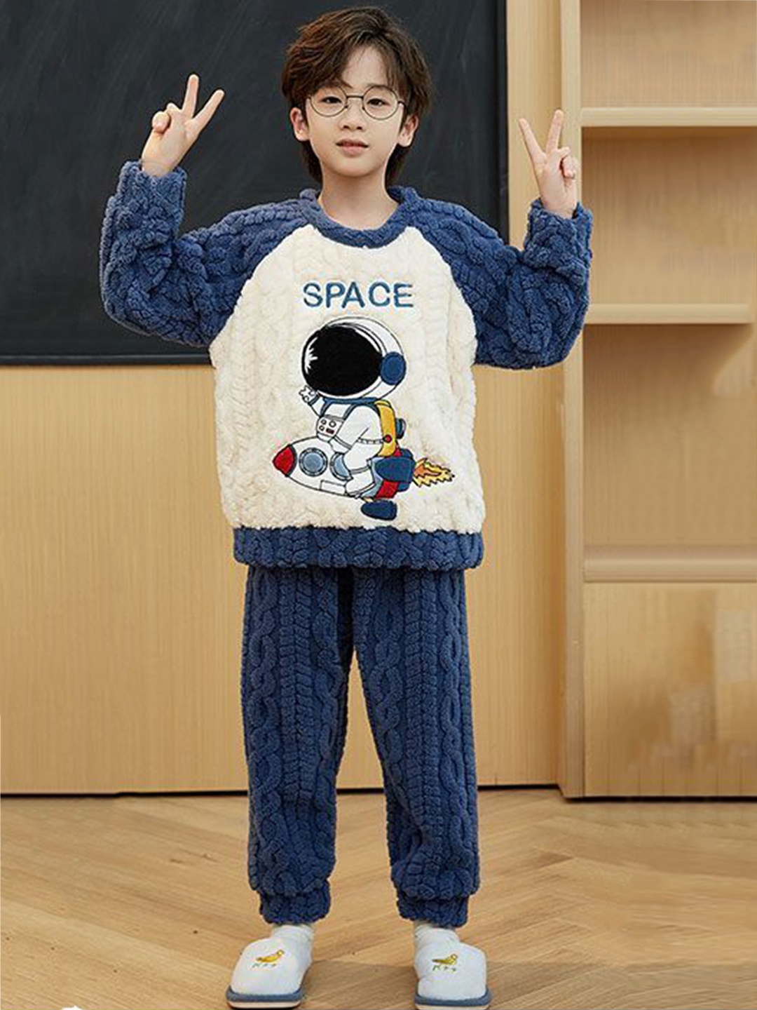 

Lugo Kids Printed Night suit, Blue