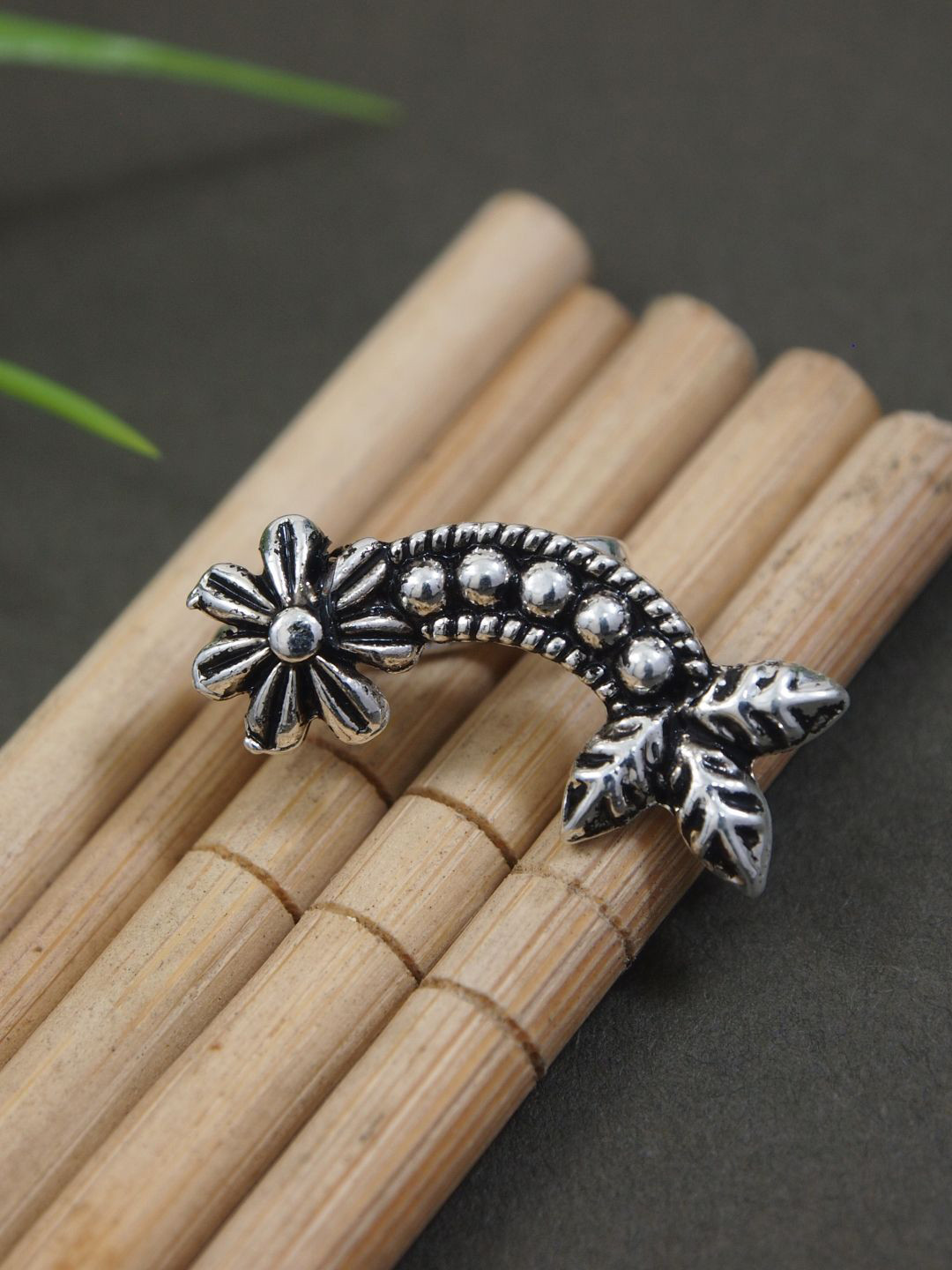 

I Jewels Silver-Plated Oxidised Stud Nosepin