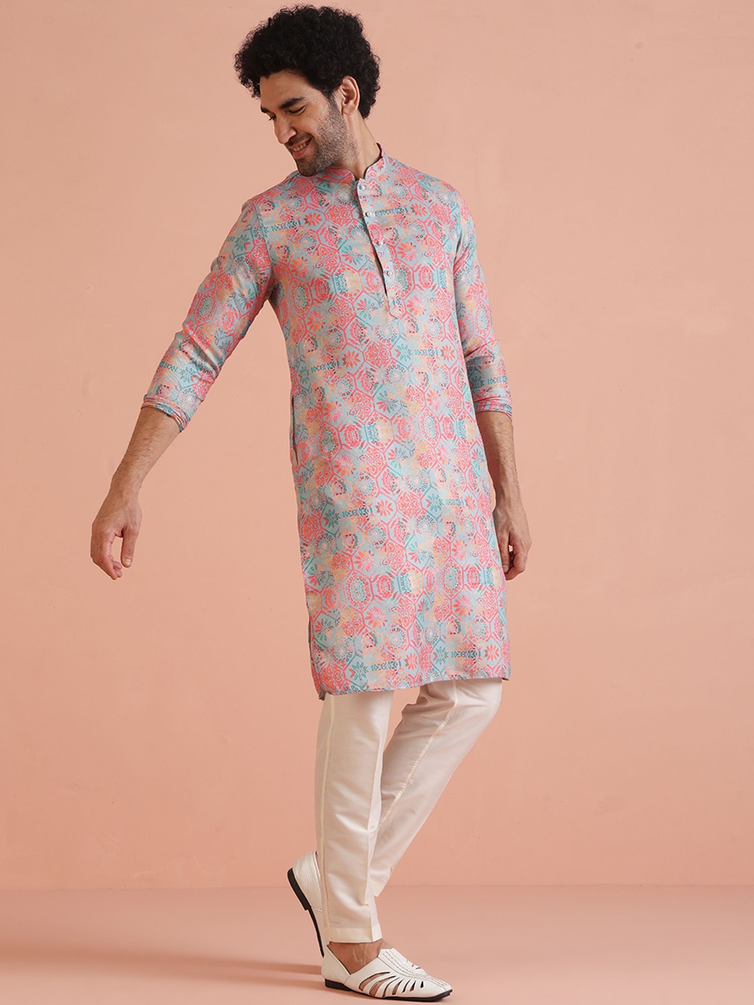 

KISAH Floral Printed Mandarin Collar Straight Kurta with Trousers, Pink