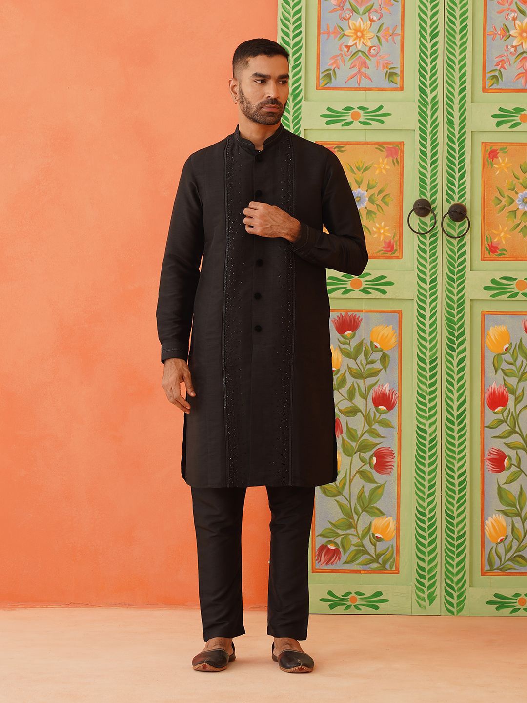 

TheEthnic.Co Mandarin Collar Beads & Stones Straight Kurta, Black