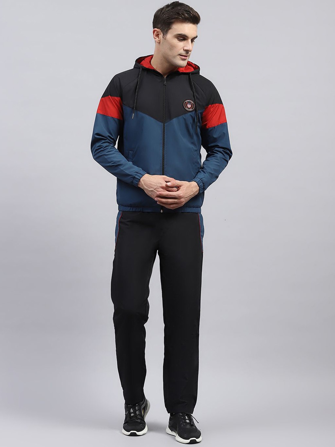 

Monte Carlo Men Solid Hooded Neck Tracksuits, Black