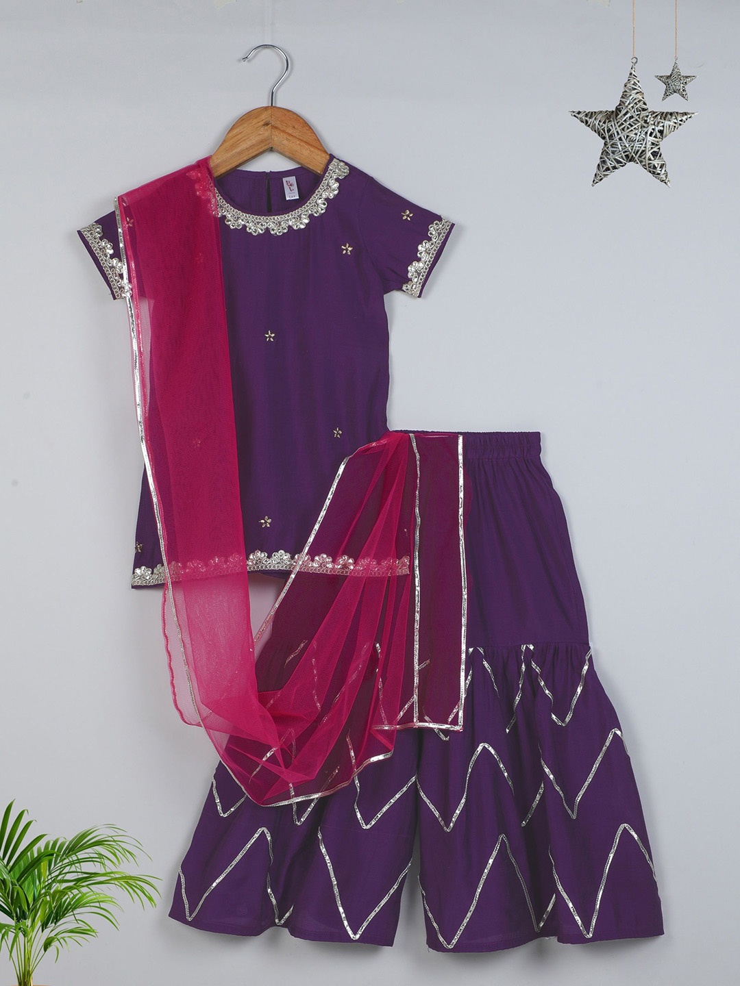 

The Magic Wand Girls Floral Embroidered Regular Gotta Patti Kurta with Salwar, Purple