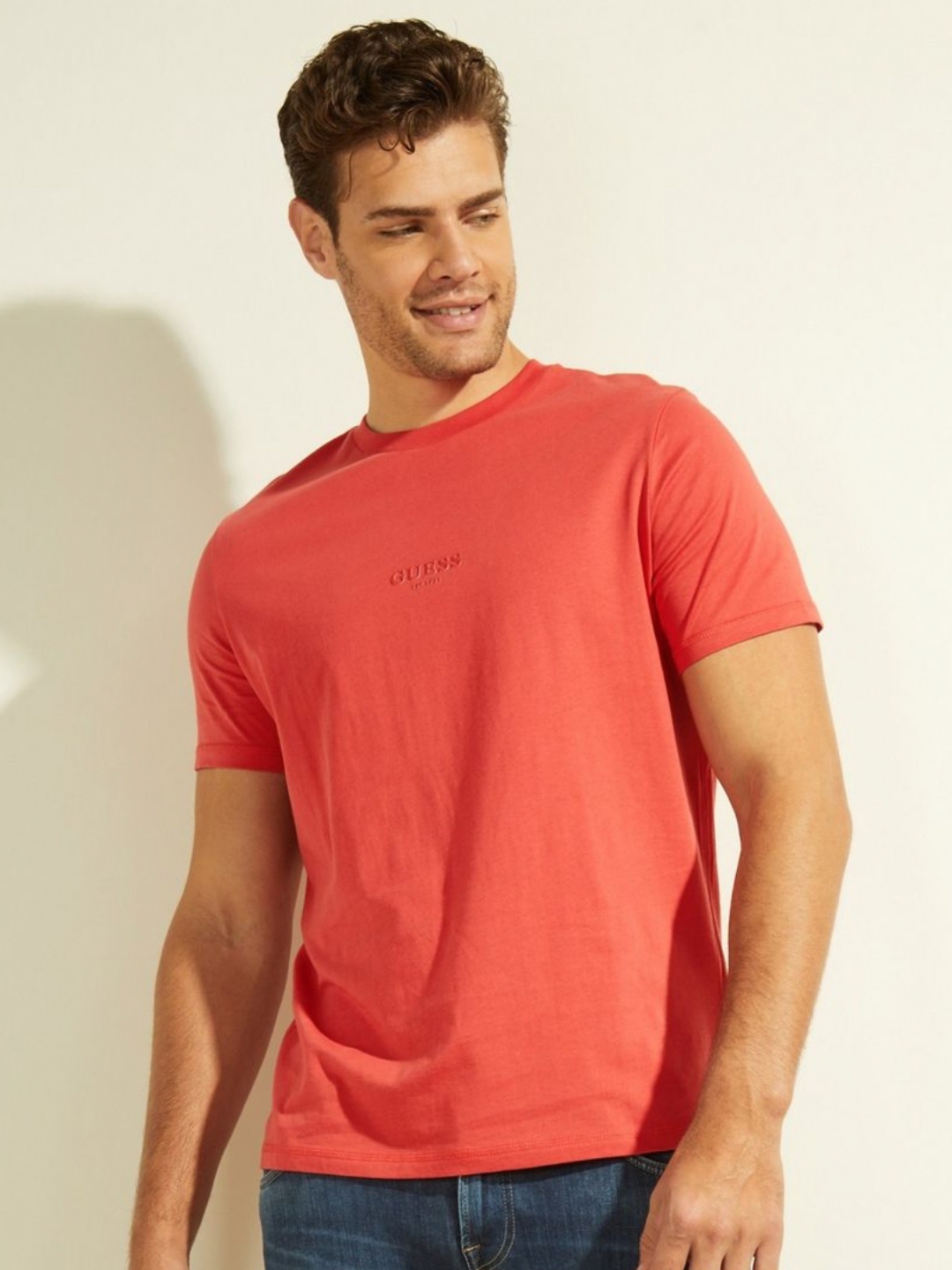 

GUESS Men Solid Round Neck T-shirt, Red