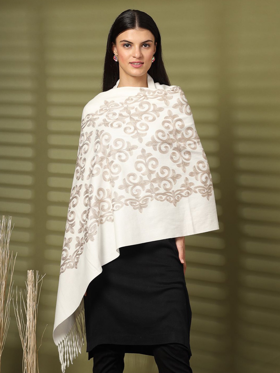 

Mafadeny Women Ethnic Motifs Print Winter Woollen Stole, White