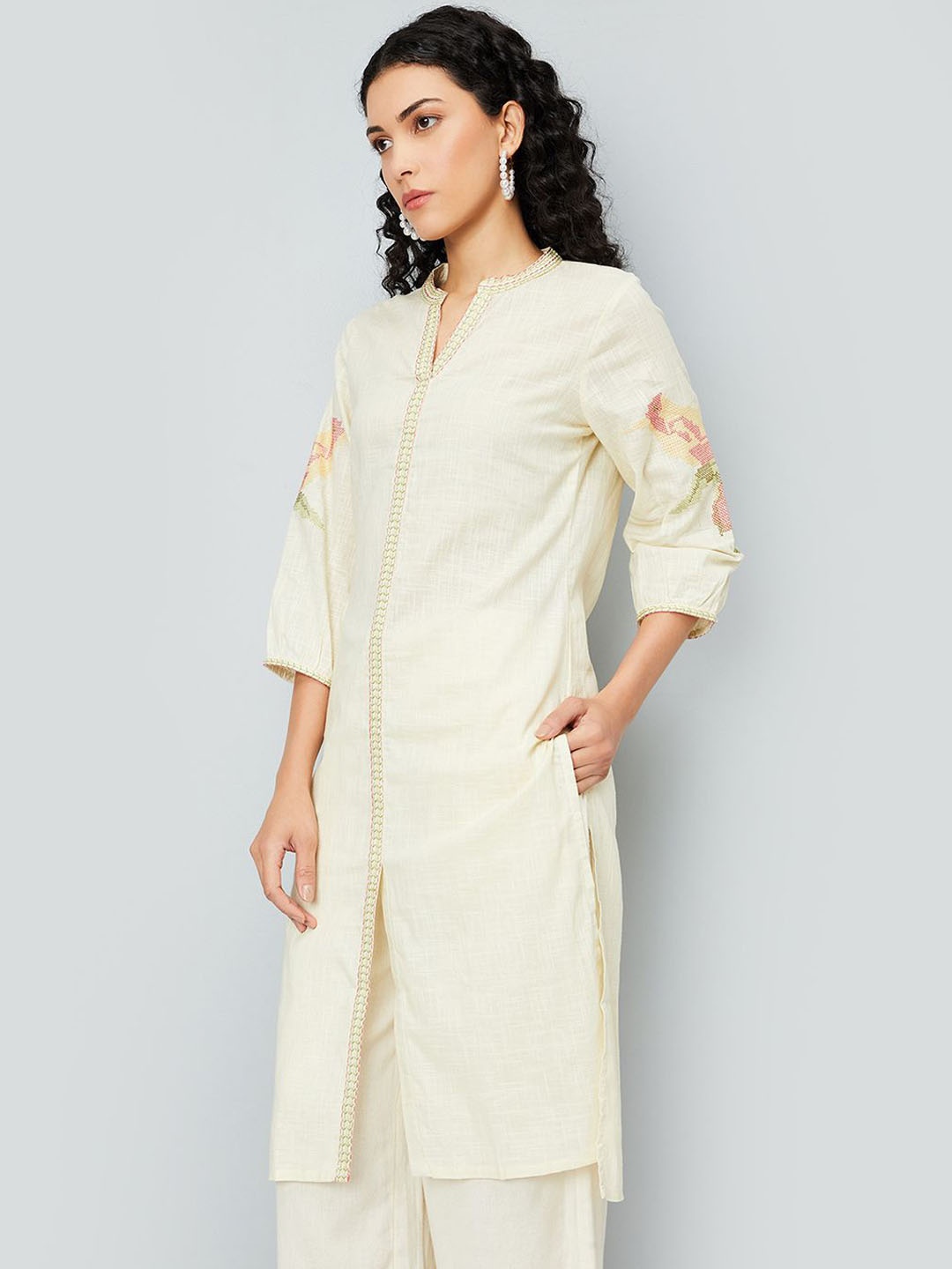 

max Geometric Printed Mandarin Collar Cotton Straight Kurta, Off white