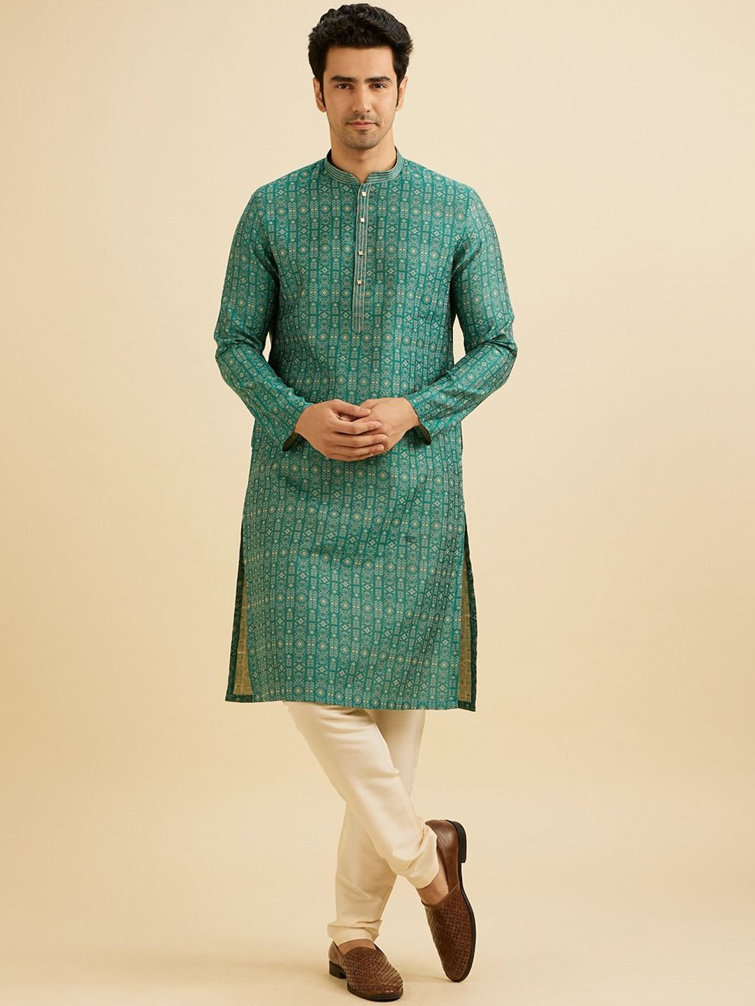 

Manyavar Ethnic Motifs Printed Thread Work Mandarin Collar Straight Kurta with Pyjamas, Green