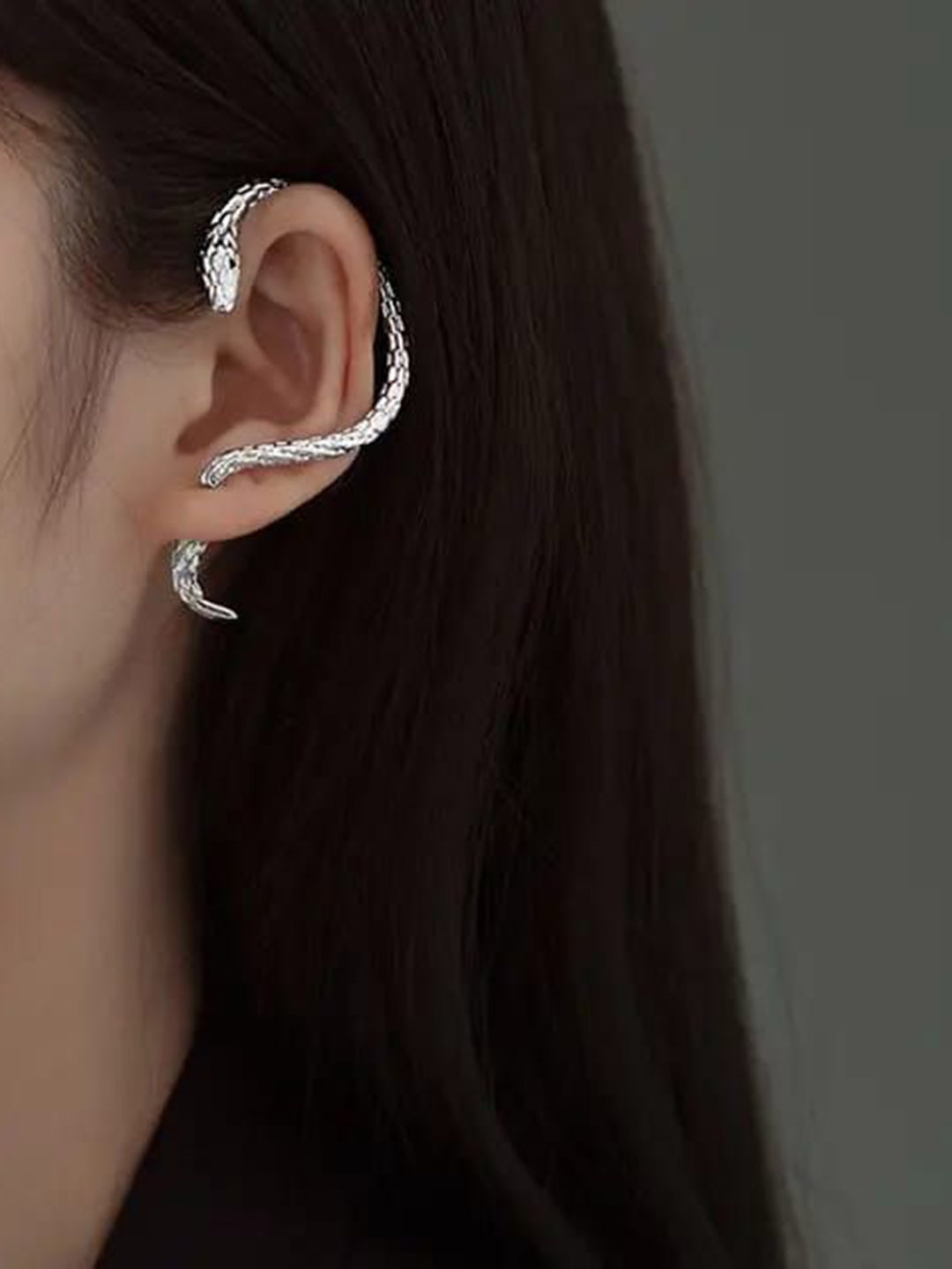 

YU FASHIONS Silver-Plated Rhinestone Studded Geometric Drop Earring