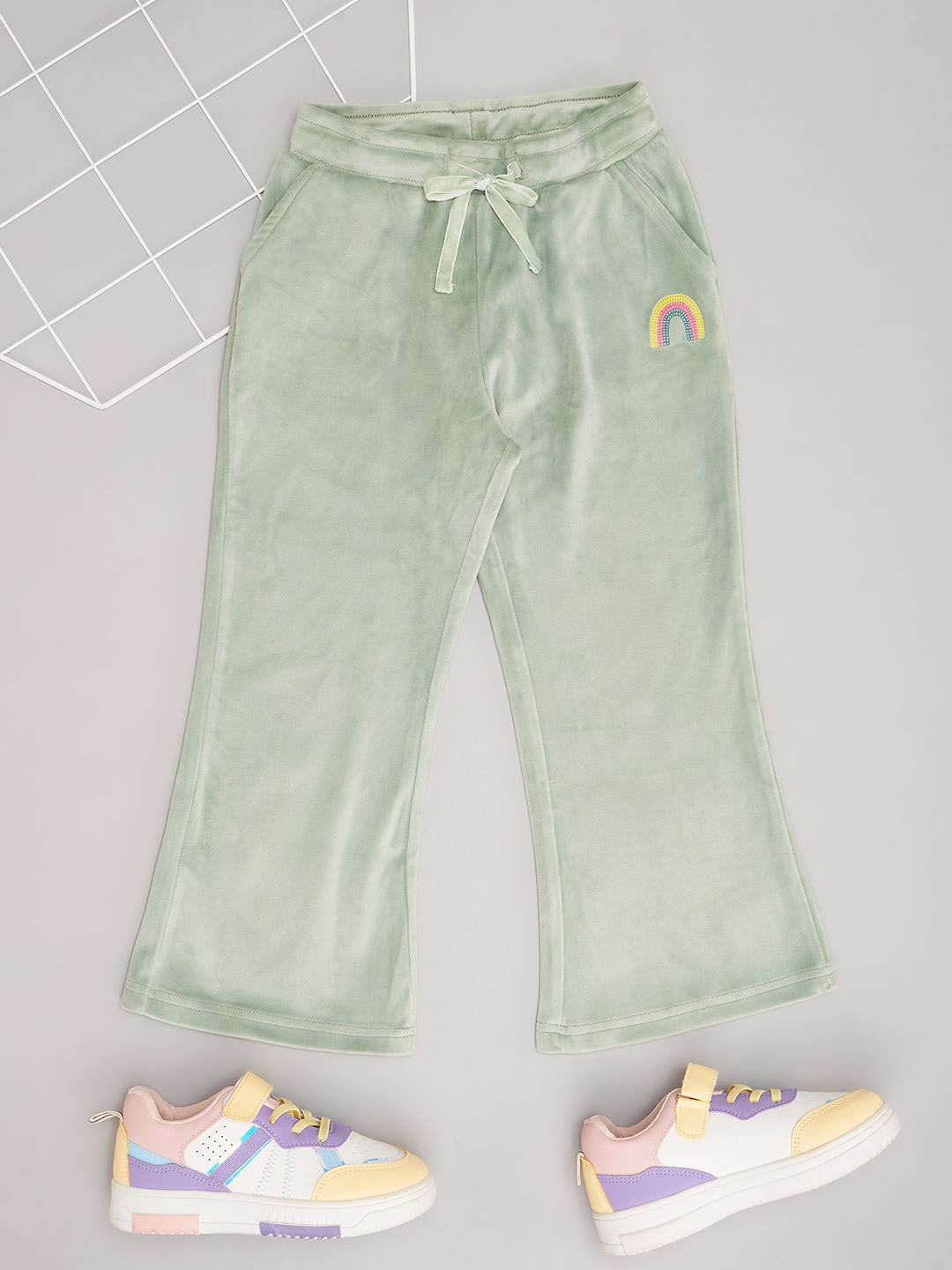 

Pantaloons Junior Girl Mid-Rise Drawstring Regular Fit Trouser, Green