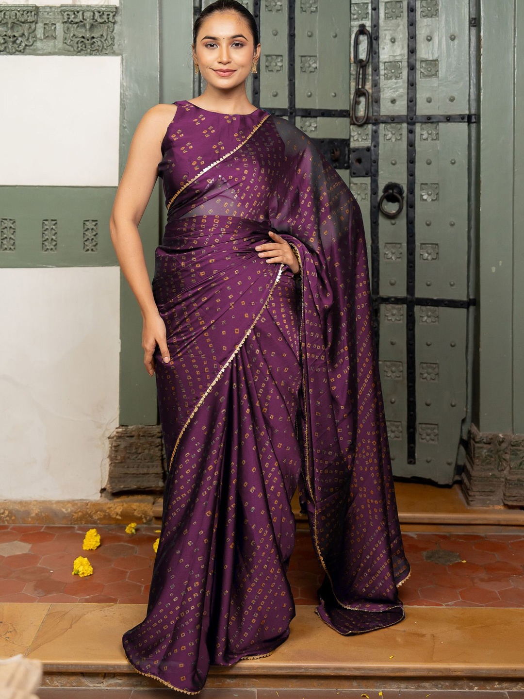 

MIRCHI FASHION Bandhani Sequinned Poly Chiffon Bandhani Saree, Purple