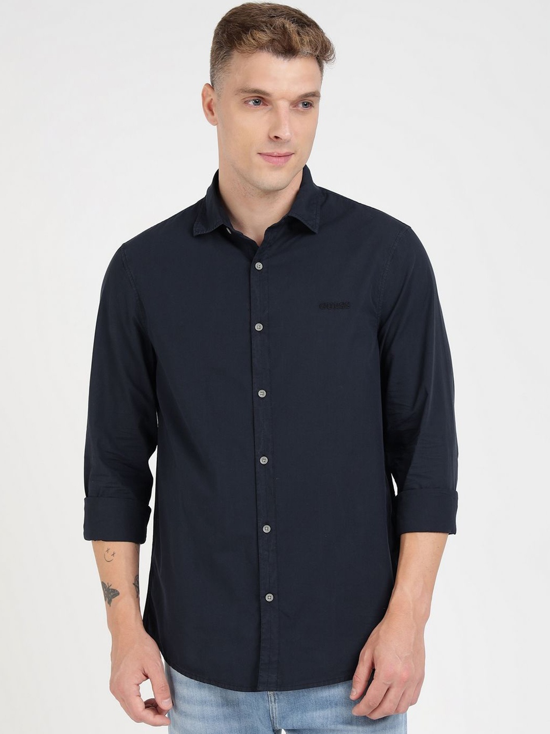 

GUESS Men Spread Collar Solid Cotton Casual Shirt, Navy blue