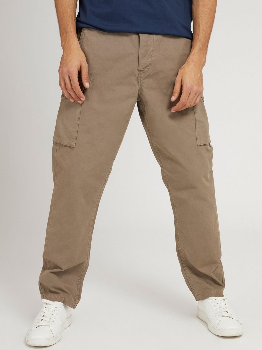 

GUESS Men Mid-Rise Cargos Trousers, Brown