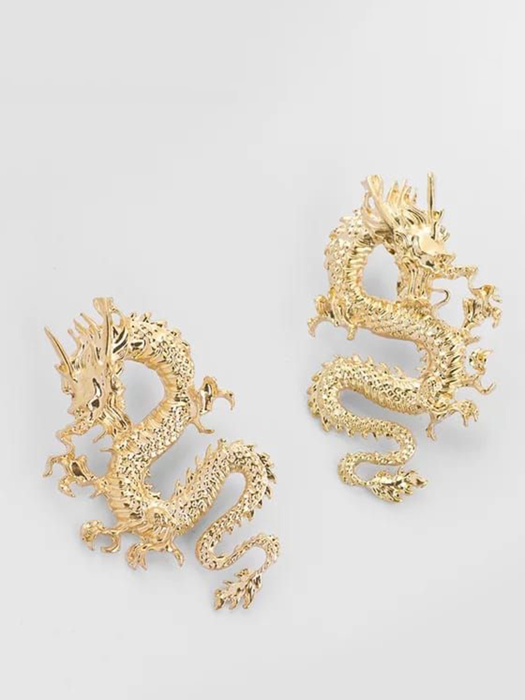 

YU FASHIONS Gold-Plated Dragon Shaped Drop Earrings
