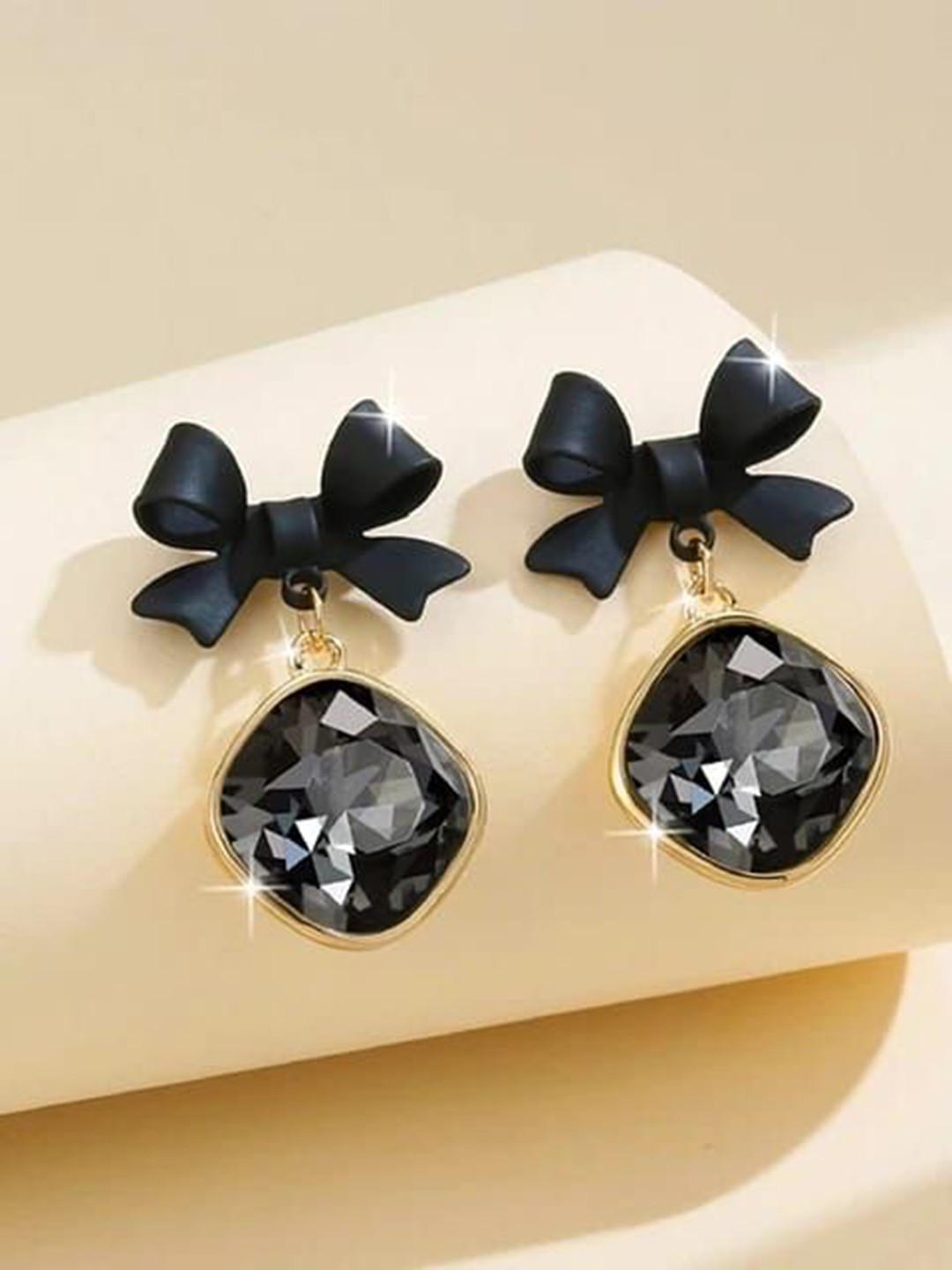 

YU FASHIONS Geometric Drop Earrings, Black