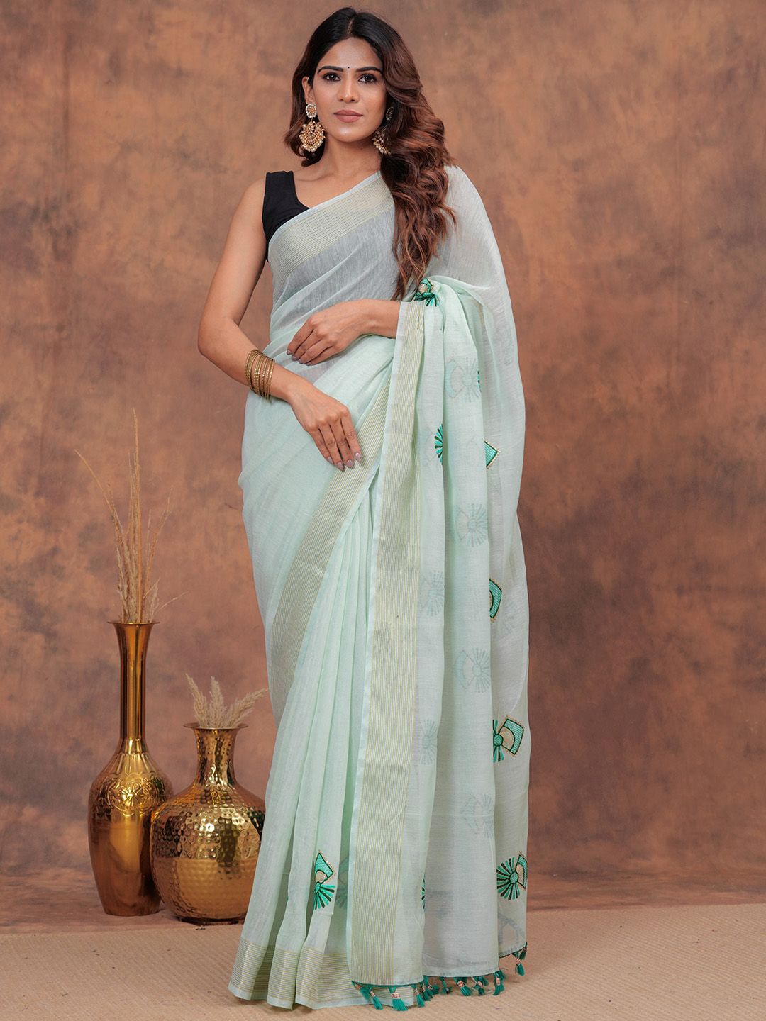 

HEARTLOOM Ethnic Motifs Embroidered Chanderi Saree, Green