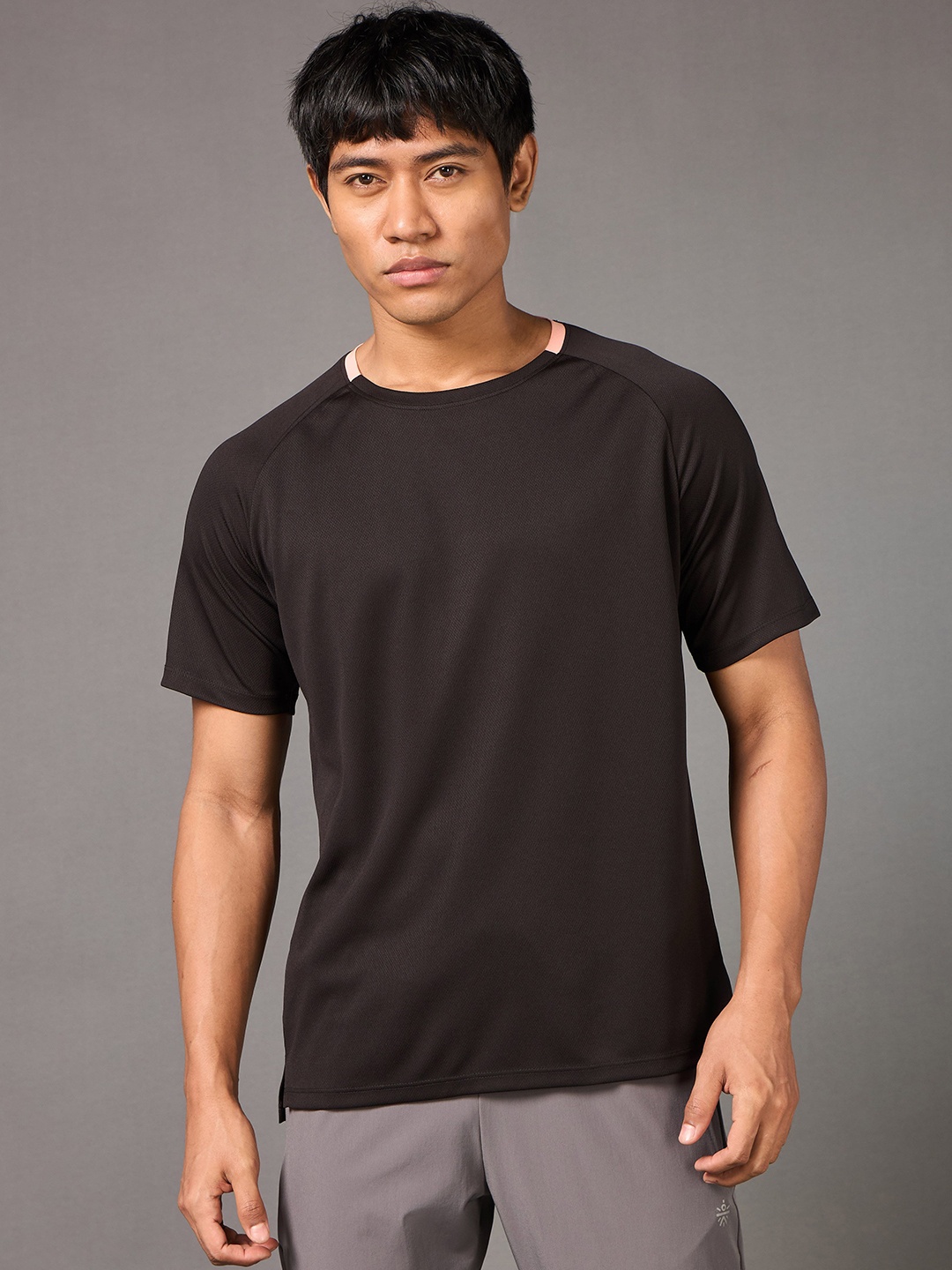

CULT Men Moisture Wicking Colourblocked Round Neck T-shirt, Black