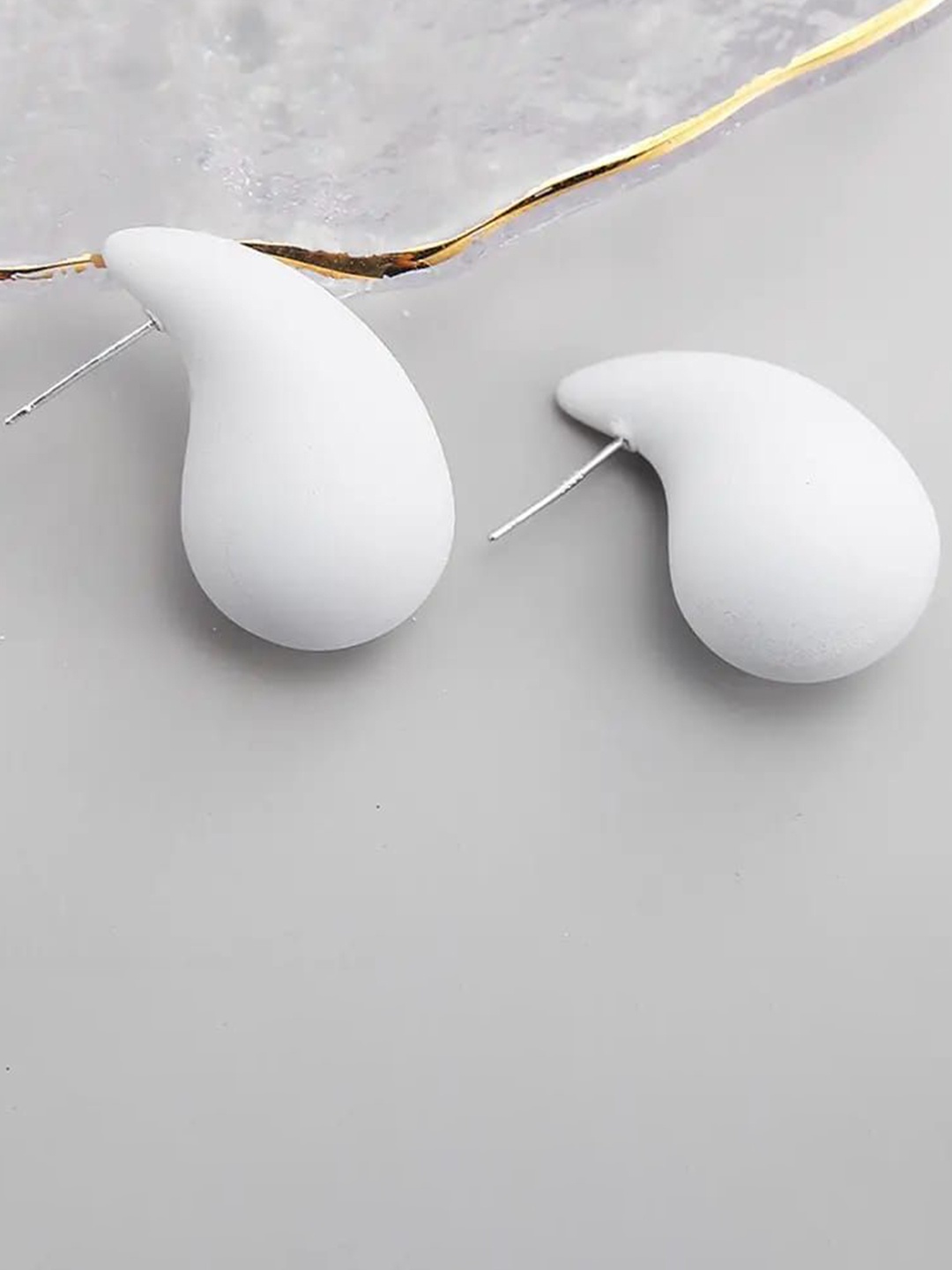 

YU FASHIONS Teardrop Shaped Studs Earrings, White