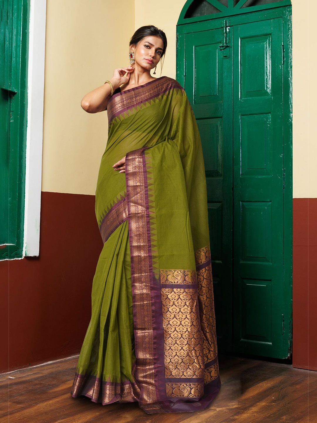 

Unnati Silks Woven Design Pure Cotton Handloom Gadwal Saree, Olive