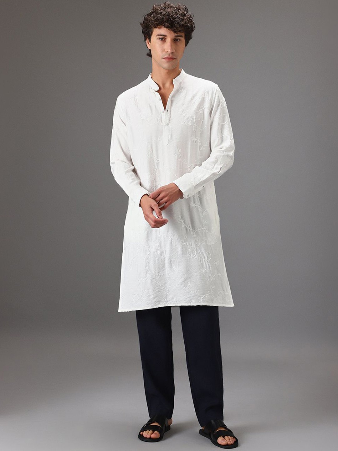

Banana Club Floral Embroidered Mandarin Collar Straight Kurta, White