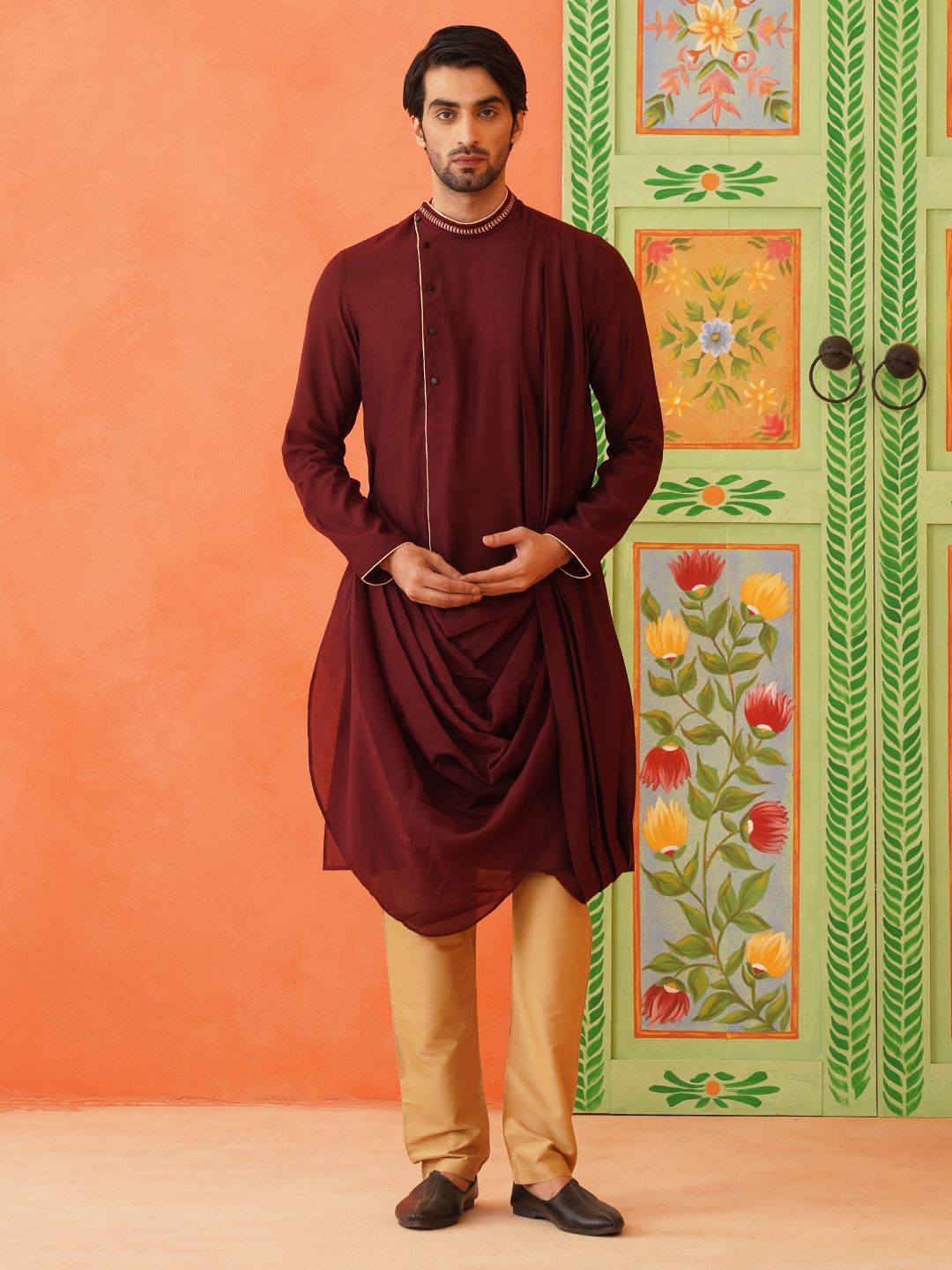 

TheEthnic.Co Mandarin Collar Sequinned Straight Kurta, Maroon