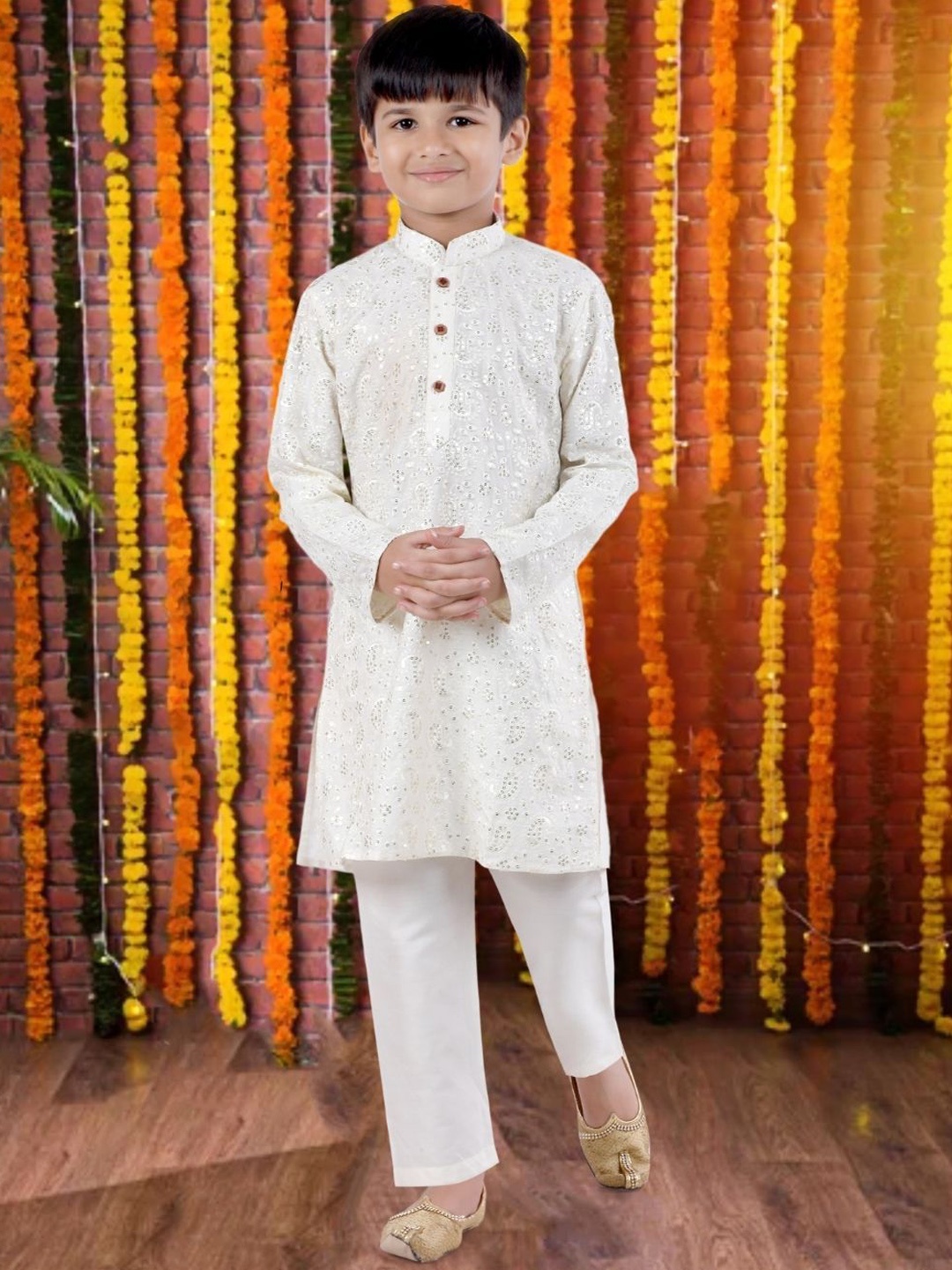 

Pehanaava Boys Paisley Embroidered Sequined Straight Pure Cotton Kurta With Pyjamas, Cream