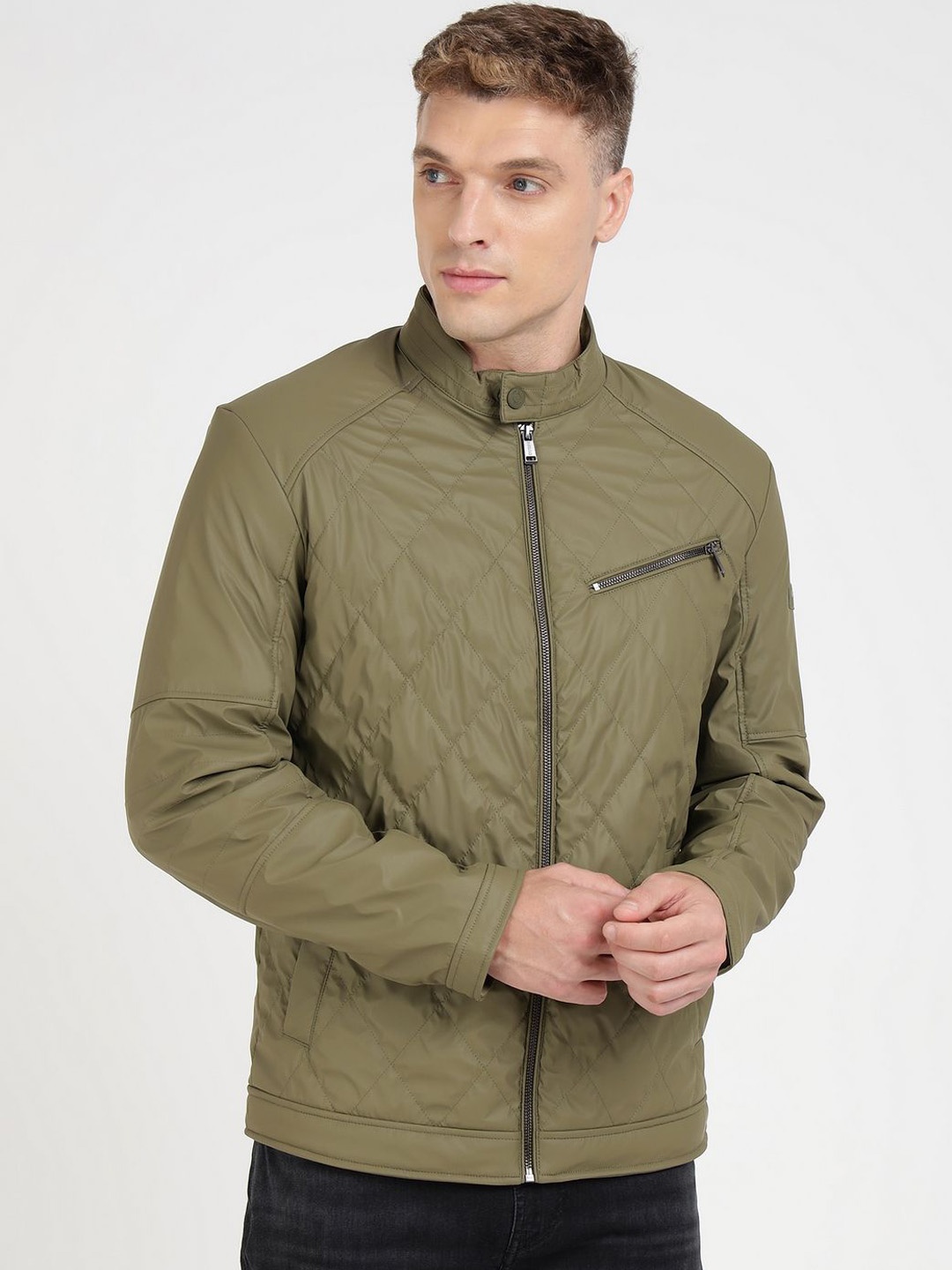 

GUESS Men Mandarin Collar Solid Casual Quilted Jacket, Olive