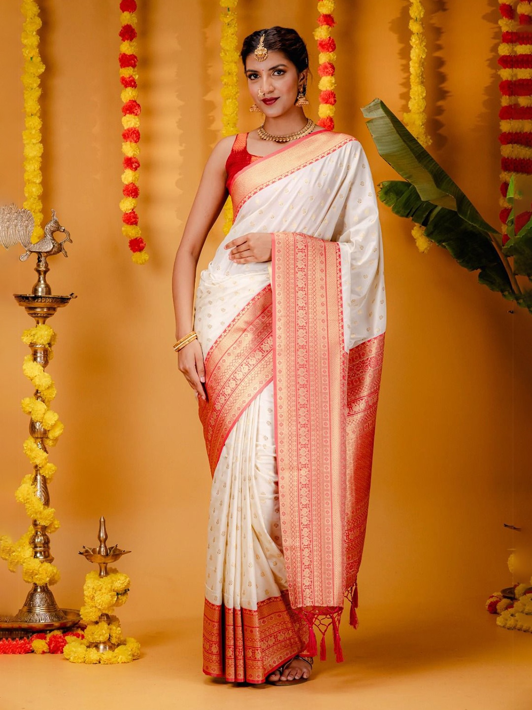 

Aika Woven Design Pure Silk Banarasi Saree With Blouse Piece, White
