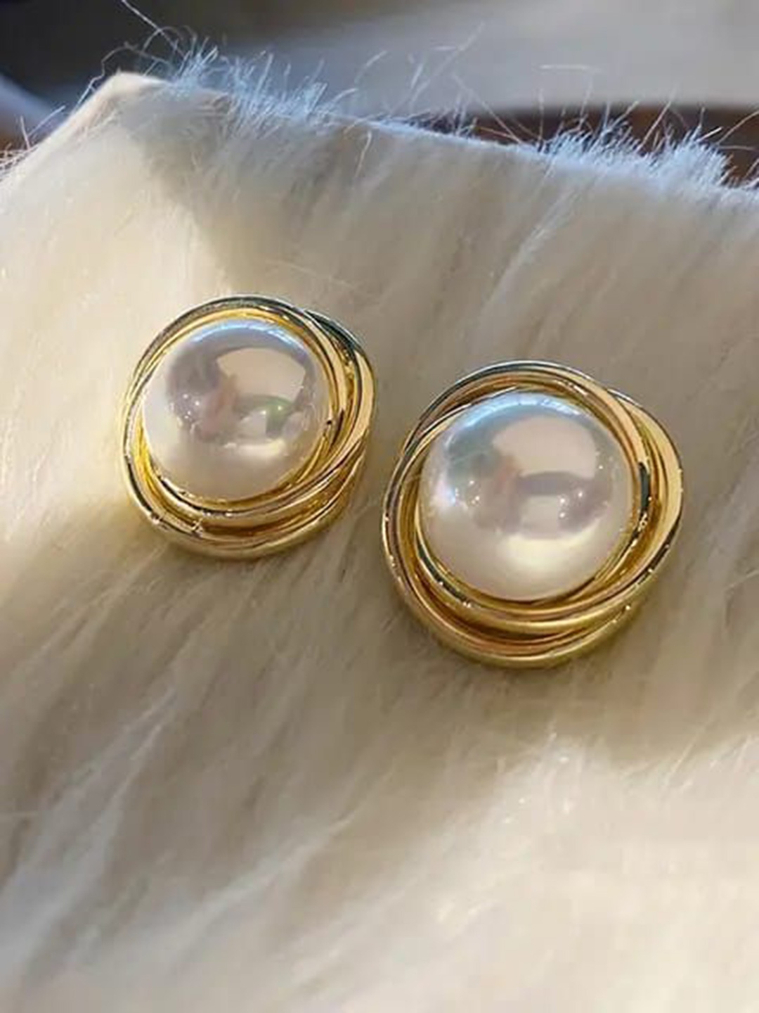 

YU FASHIONS Gold-Plated Vintage Big Pearls Beaded Circular Studs