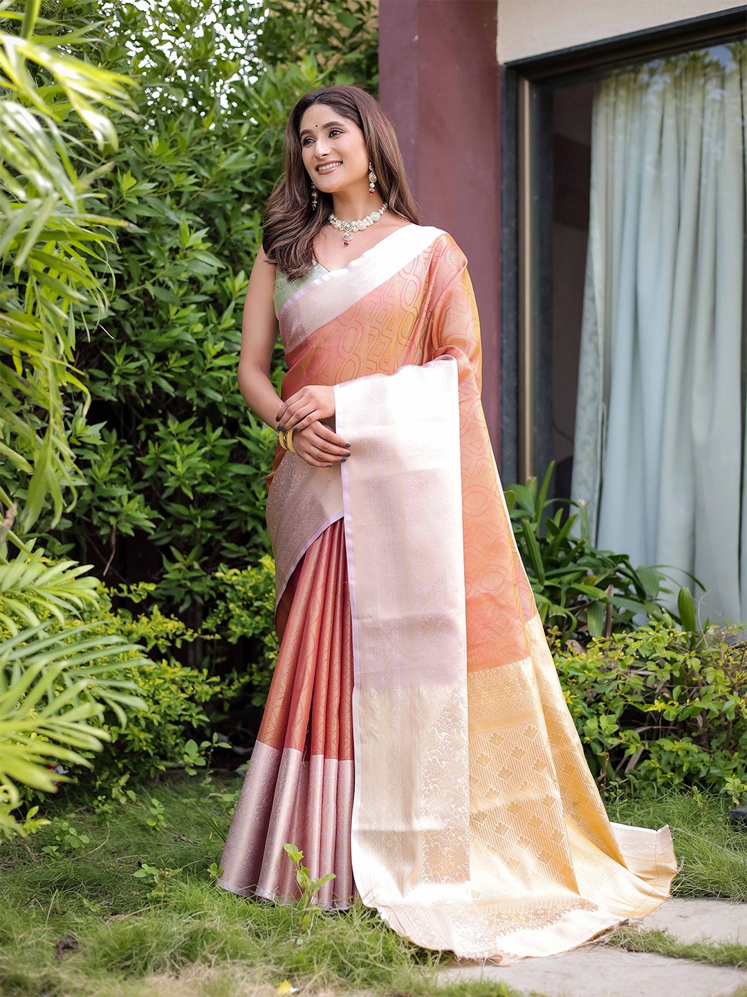 

Mitera Woven Design Zari Banarasi Saree, Peach