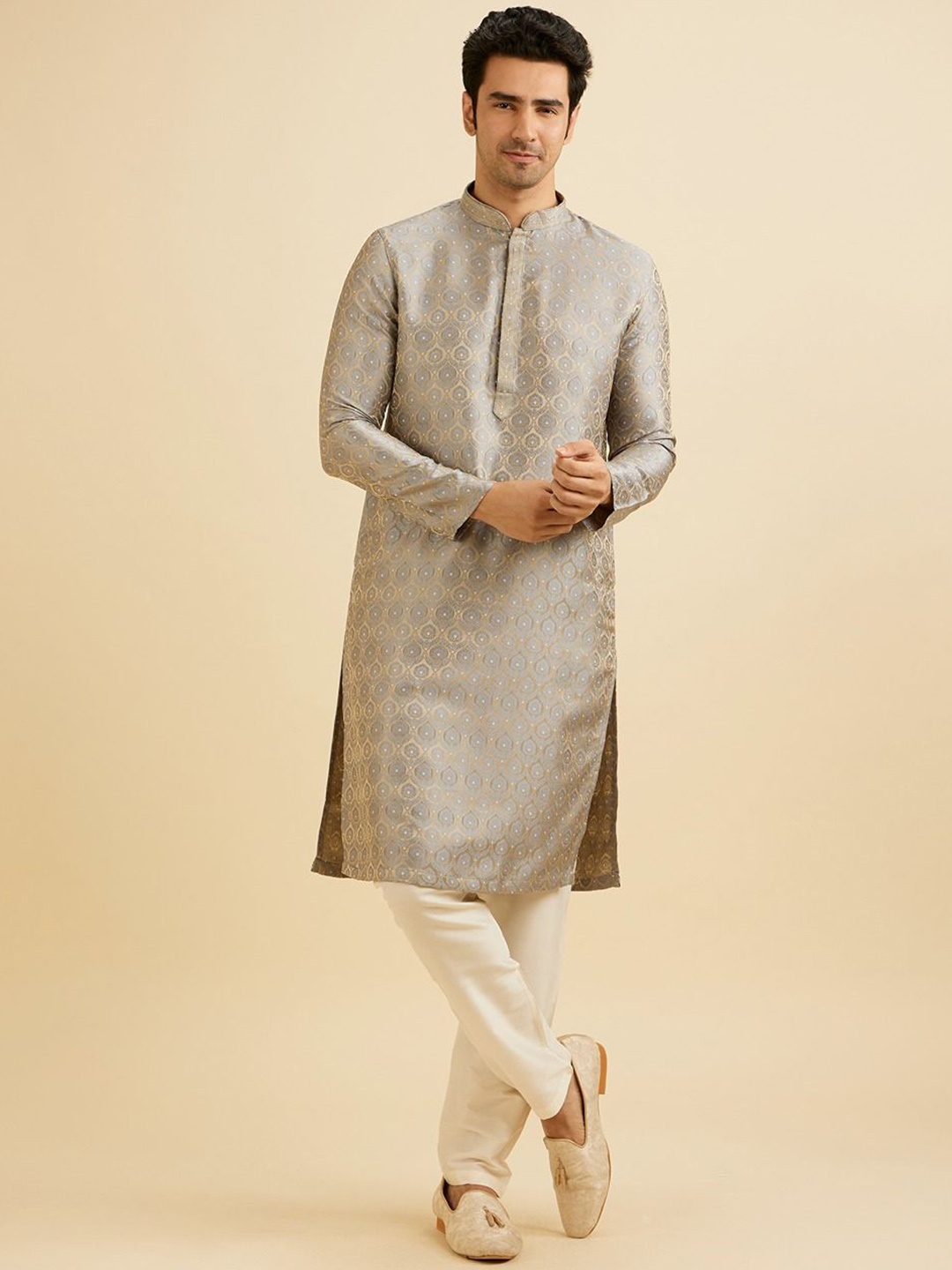 

Manyavar Ethnic Motifs Woven Design Mandarin Collar Kurta With Pyjamas, Green