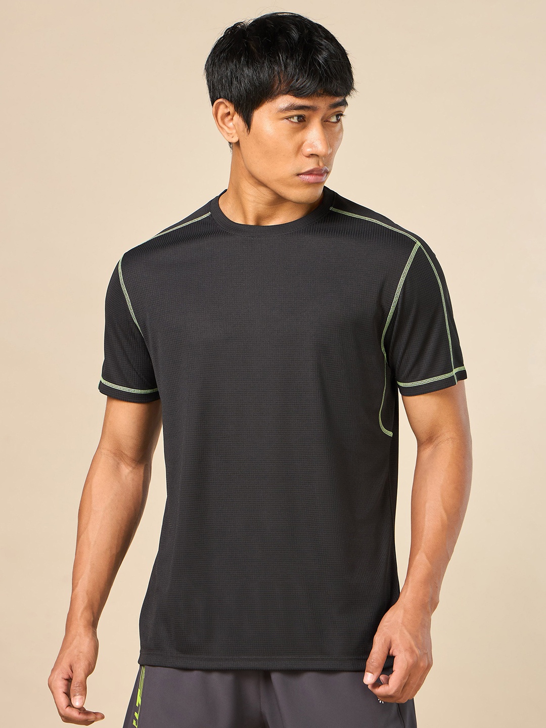 

CULT Men Moisture Wicking Solid Round Neck T-shirt, Black