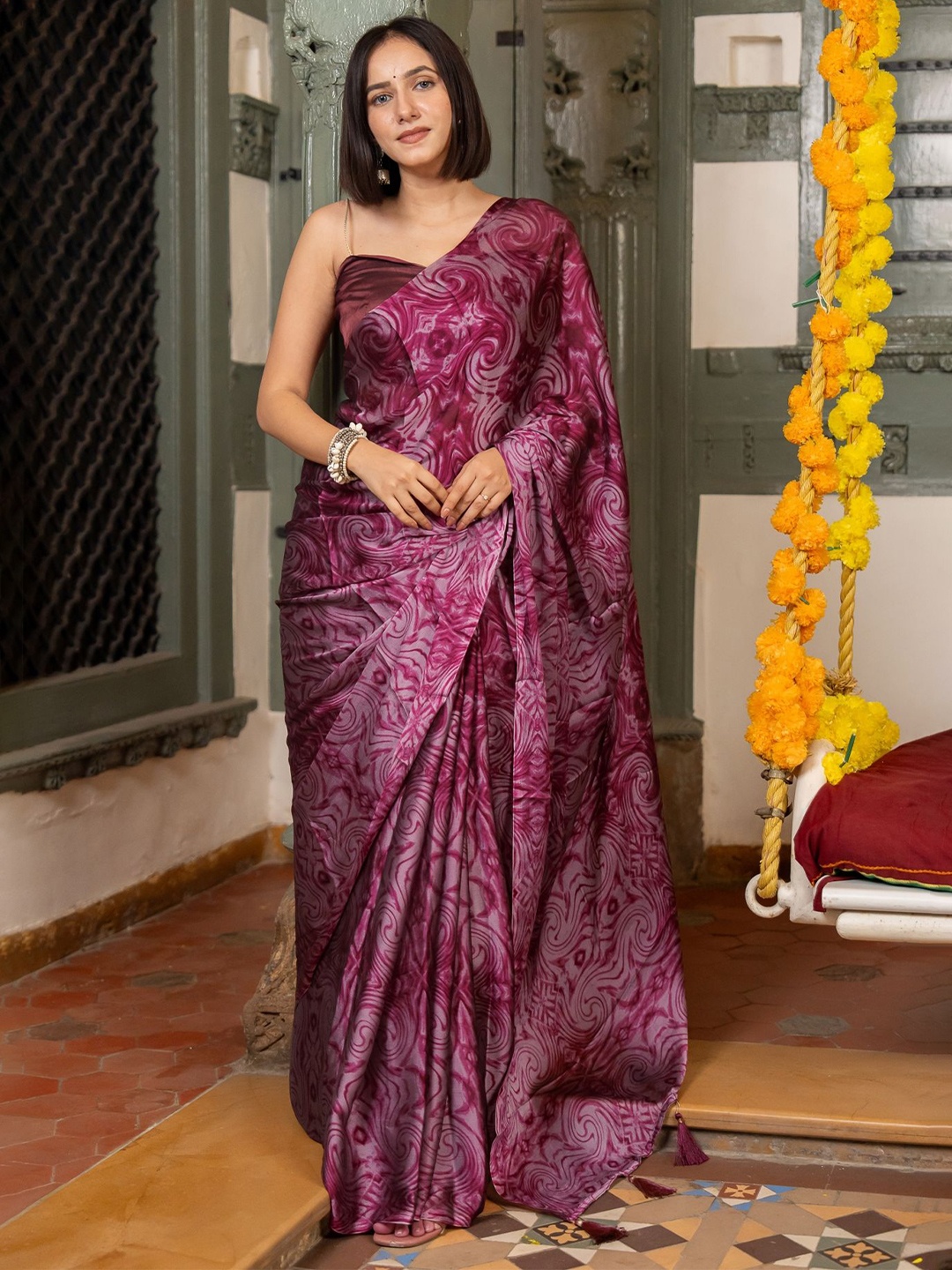 

KALINI Abstract Printed Saree, Pink