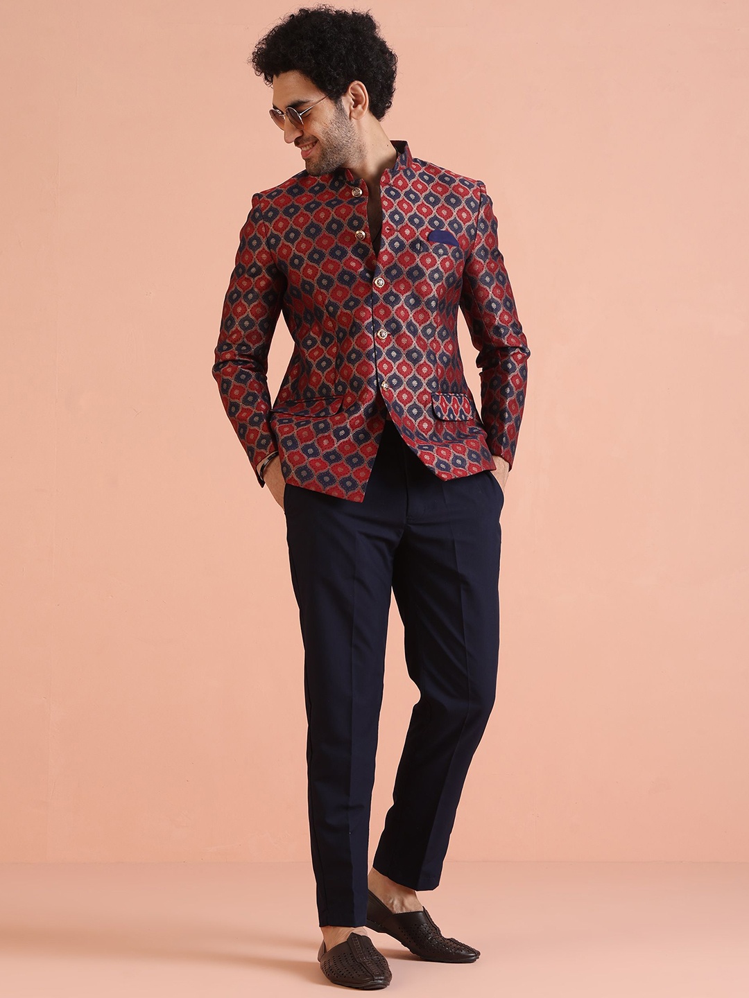 

KISAH Men Ethnic Motifs Printed Mandarin Collar Ethnic Jodhpuri Bandhgala With Trouser, Maroon