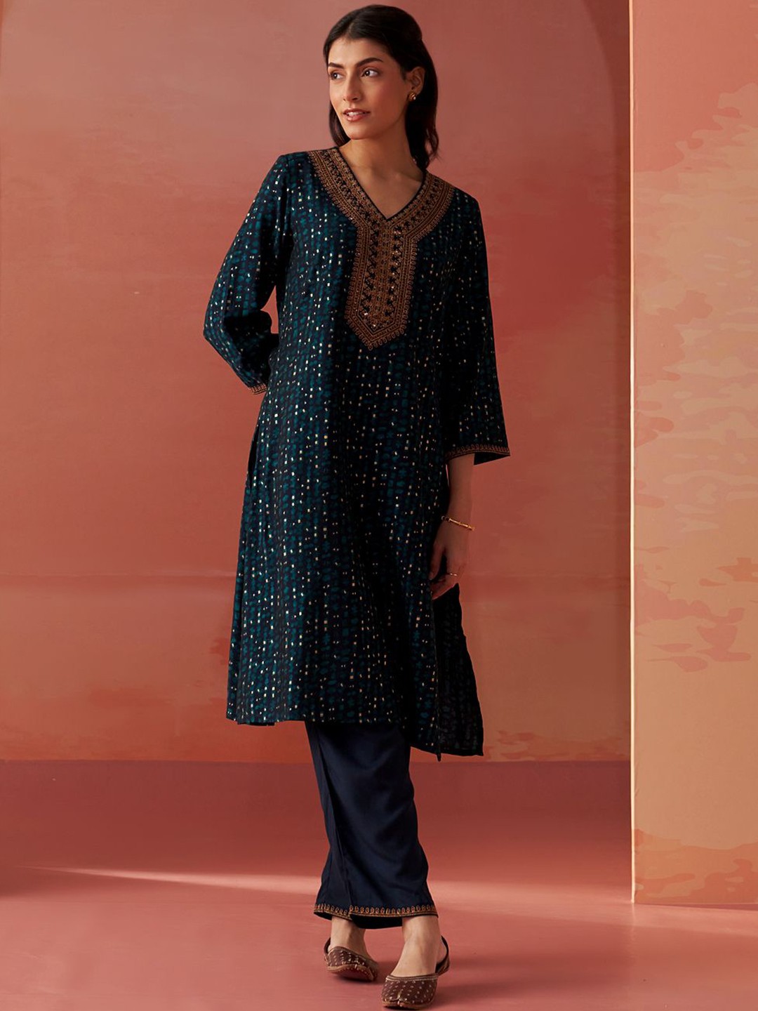 

Lakshita V-Neck Printed Tunic & Trouser, Navy blue