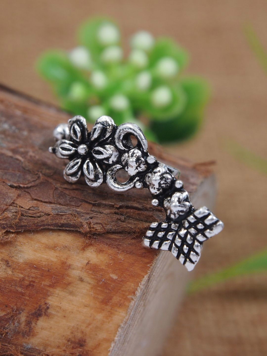 

I Jewels Silver-Plated Oxidised Stud Nosepin